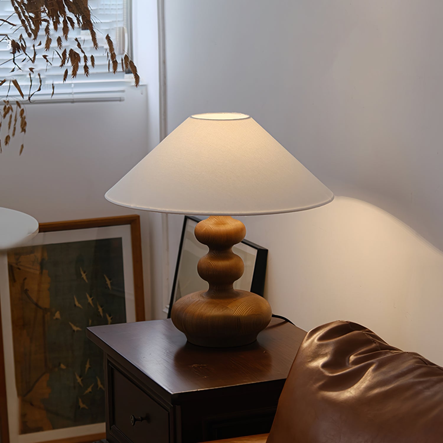Lámpara de Mesa Moderna con Base de Madera y Pantalla de Tela – Diseño Vintage 5