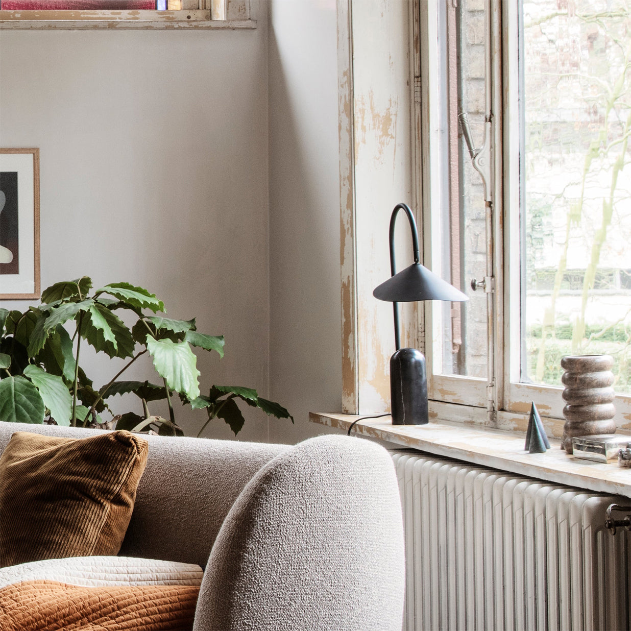 Lámpara de Mesa Moderna con Base de Mármol Negro y Pantalla Cónica – Diseño Minimalista 5