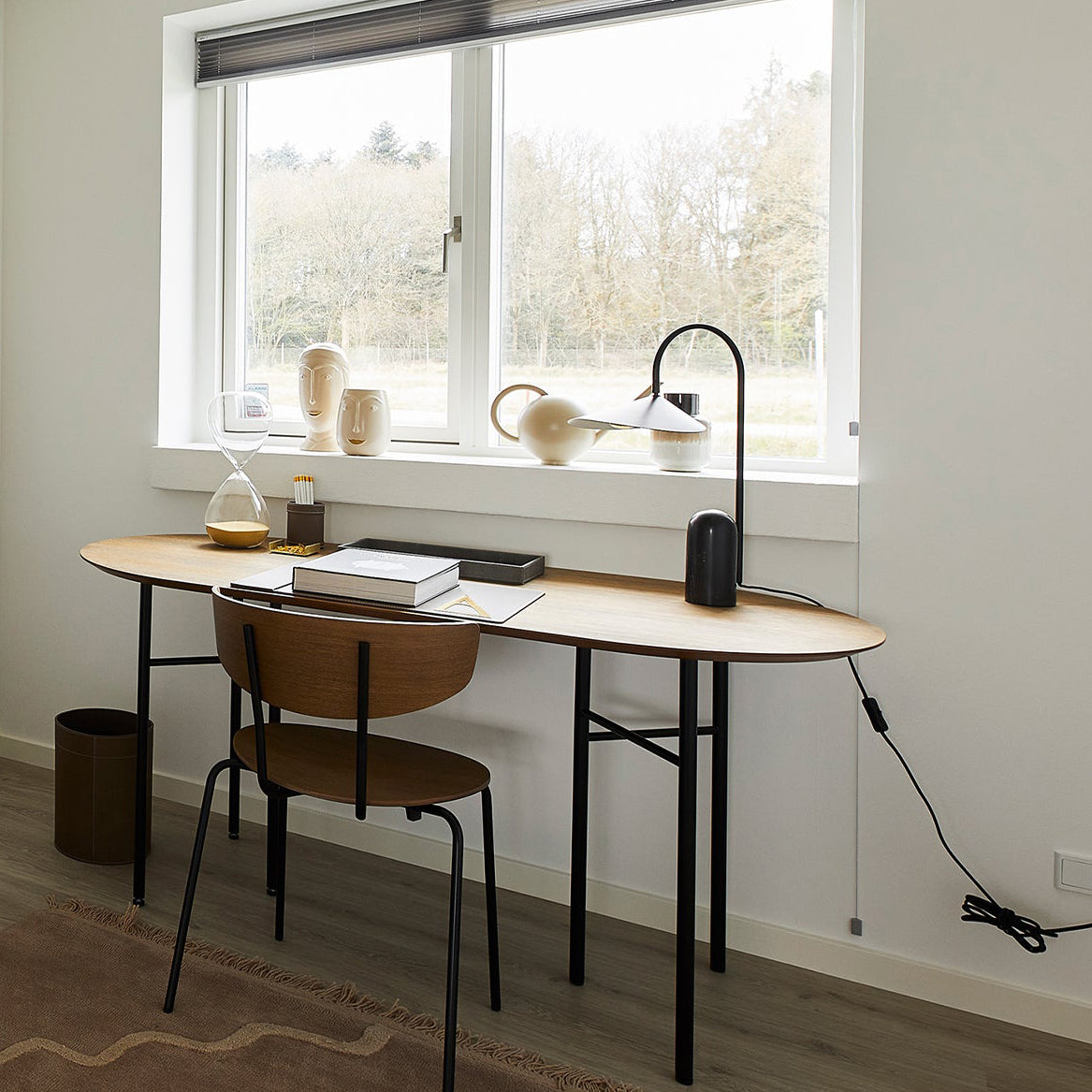 Lámpara de Mesa Moderna con Base de Mármol Negro y Pantalla Cónica – Diseño Minimalista 7