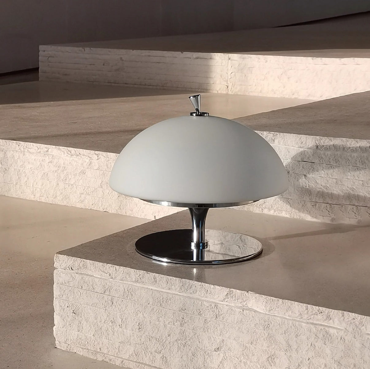 Lámpara de Mesa Moderna con Control Táctil, Pantalla Blanca y Diseño en Metal y Cristal – Ideal para Escritorio y Mesita de Noche 2