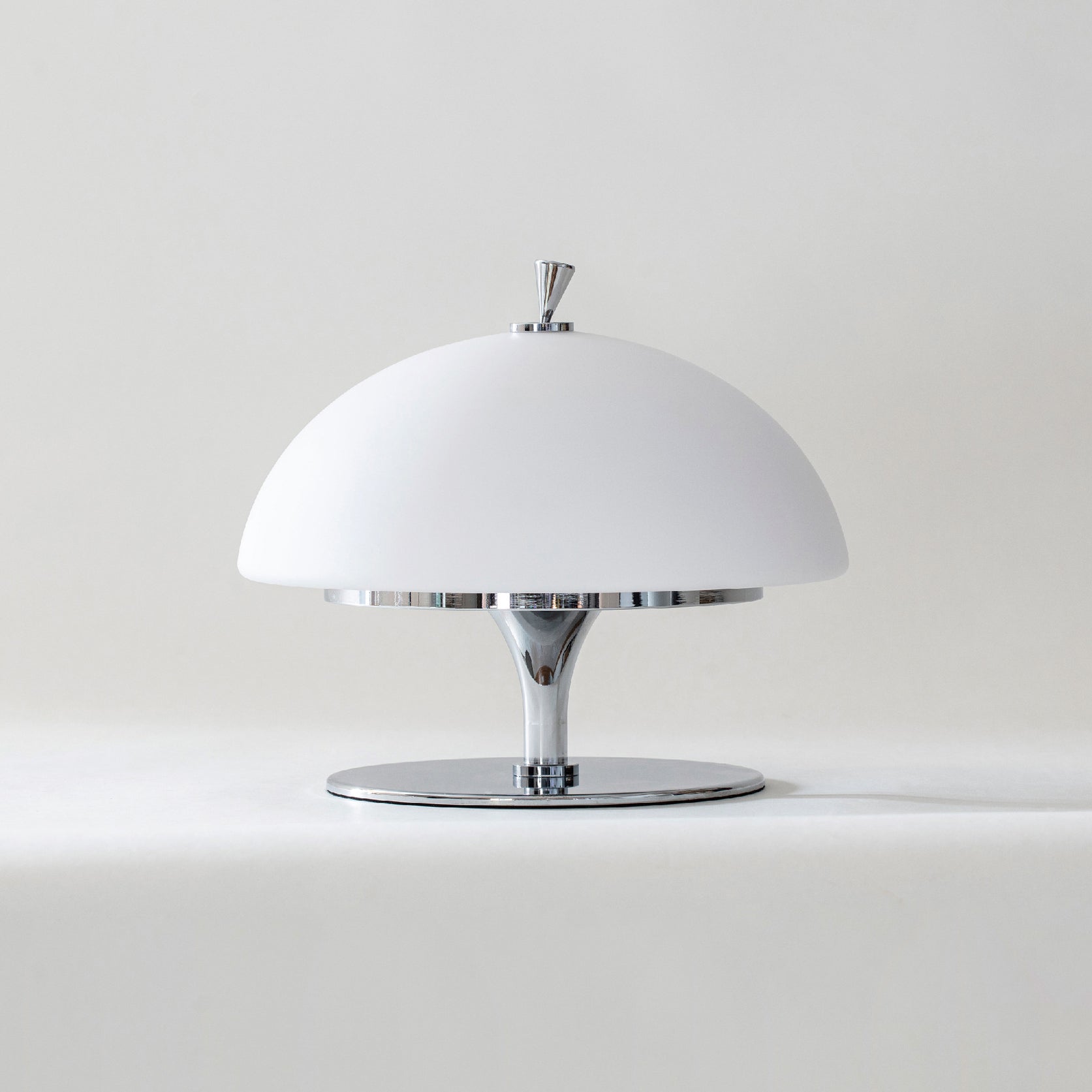 Lámpara de Mesa Moderna con Control Táctil, Pantalla Blanca y Diseño en Metal y Cristal – Ideal para Escritorio y Mesita de Noche 7