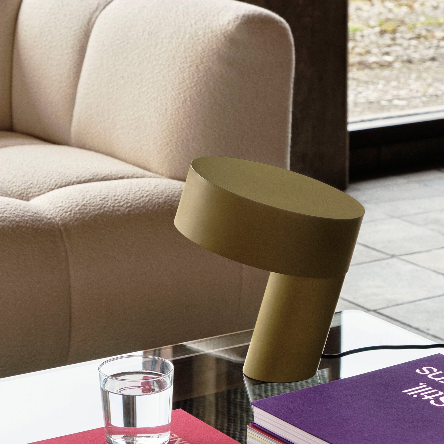 Lámpara de Mesa Moderna con Diseño Inclinable en Metal - Disponible en Blanco, Negro y Verde Caqui 4
