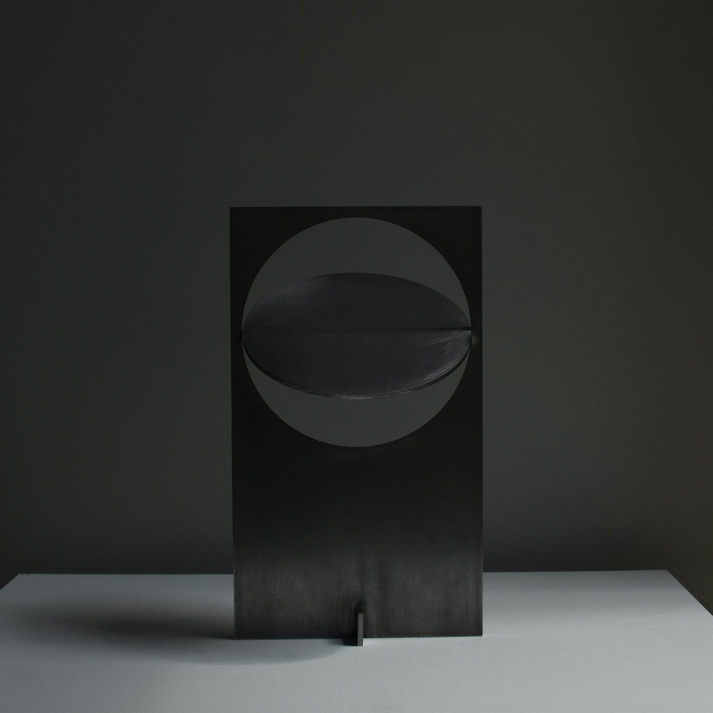 Lámpara de Mesa Moderna con Diseño Minimalista y LED Integrado – Acabado en Aluminio y Metal 3
