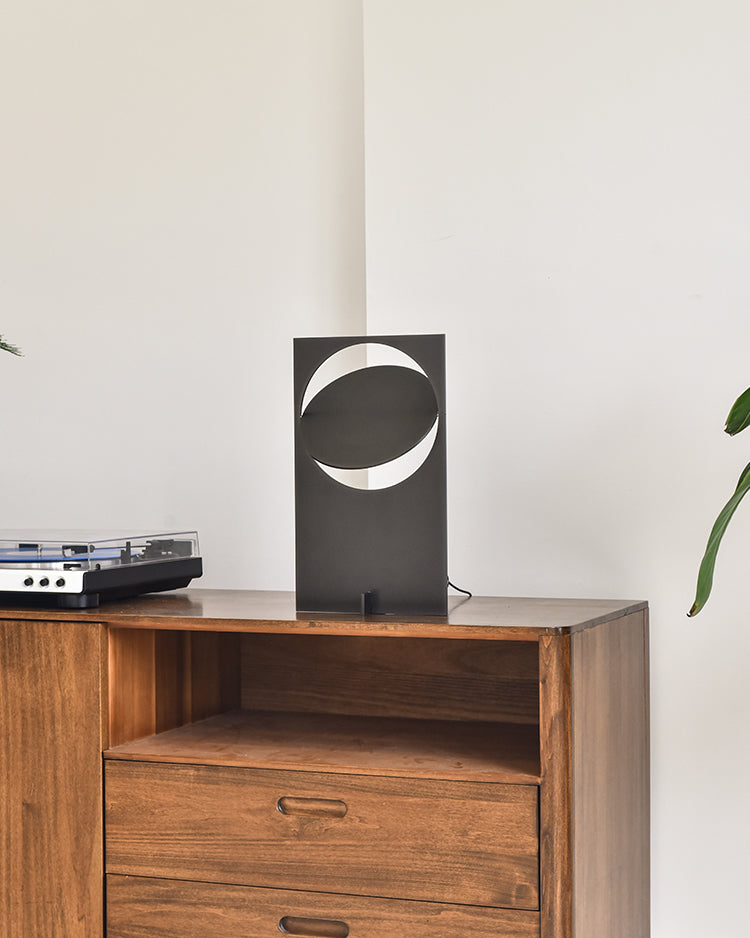Lámpara de Mesa Moderna con Diseño Minimalista y LED Integrado – Acabado en Aluminio y Metal 7