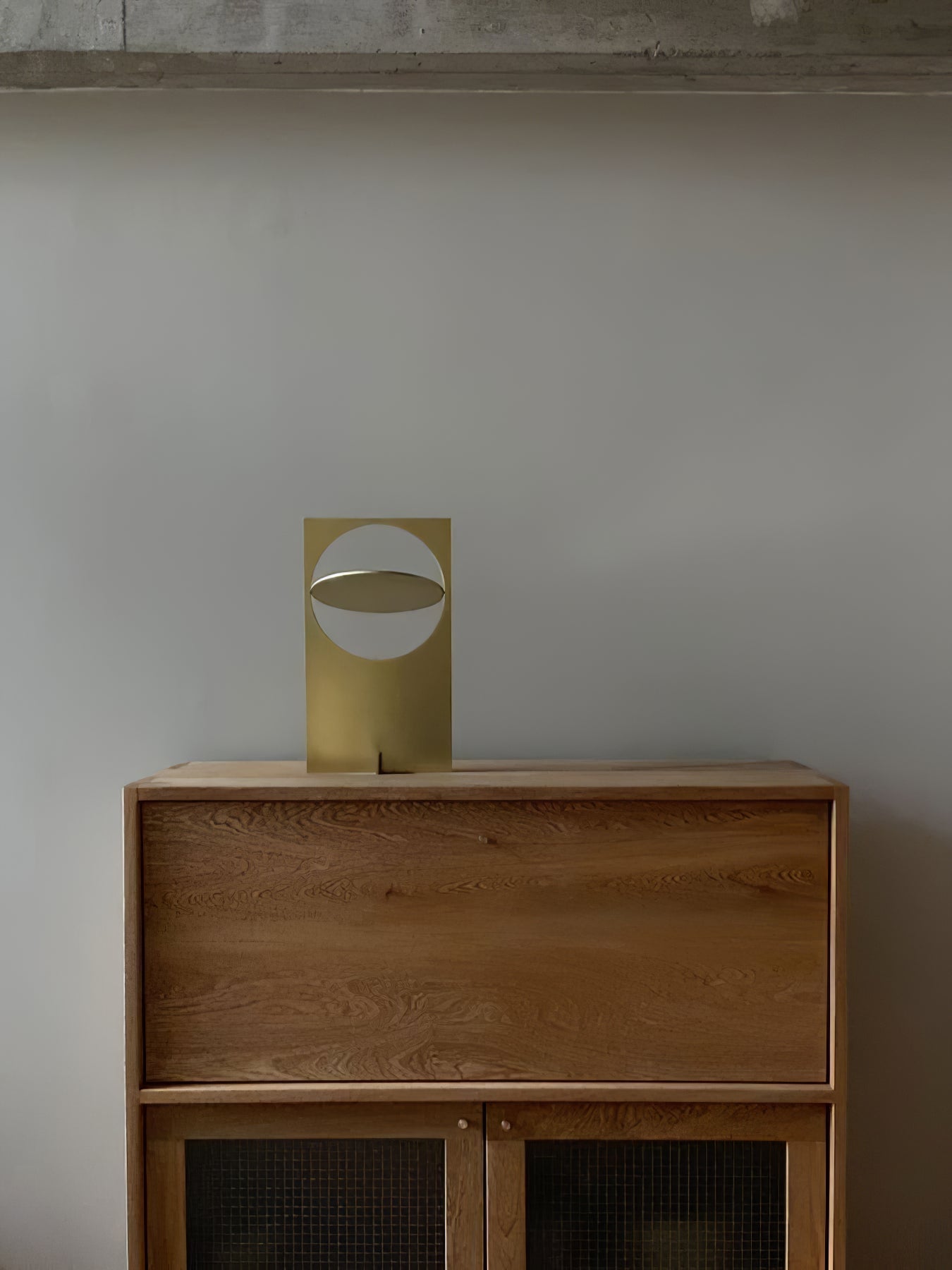 Lámpara de Mesa Moderna con Diseño Minimalista y LED Integrado – Acabado en Aluminio y Metal 8