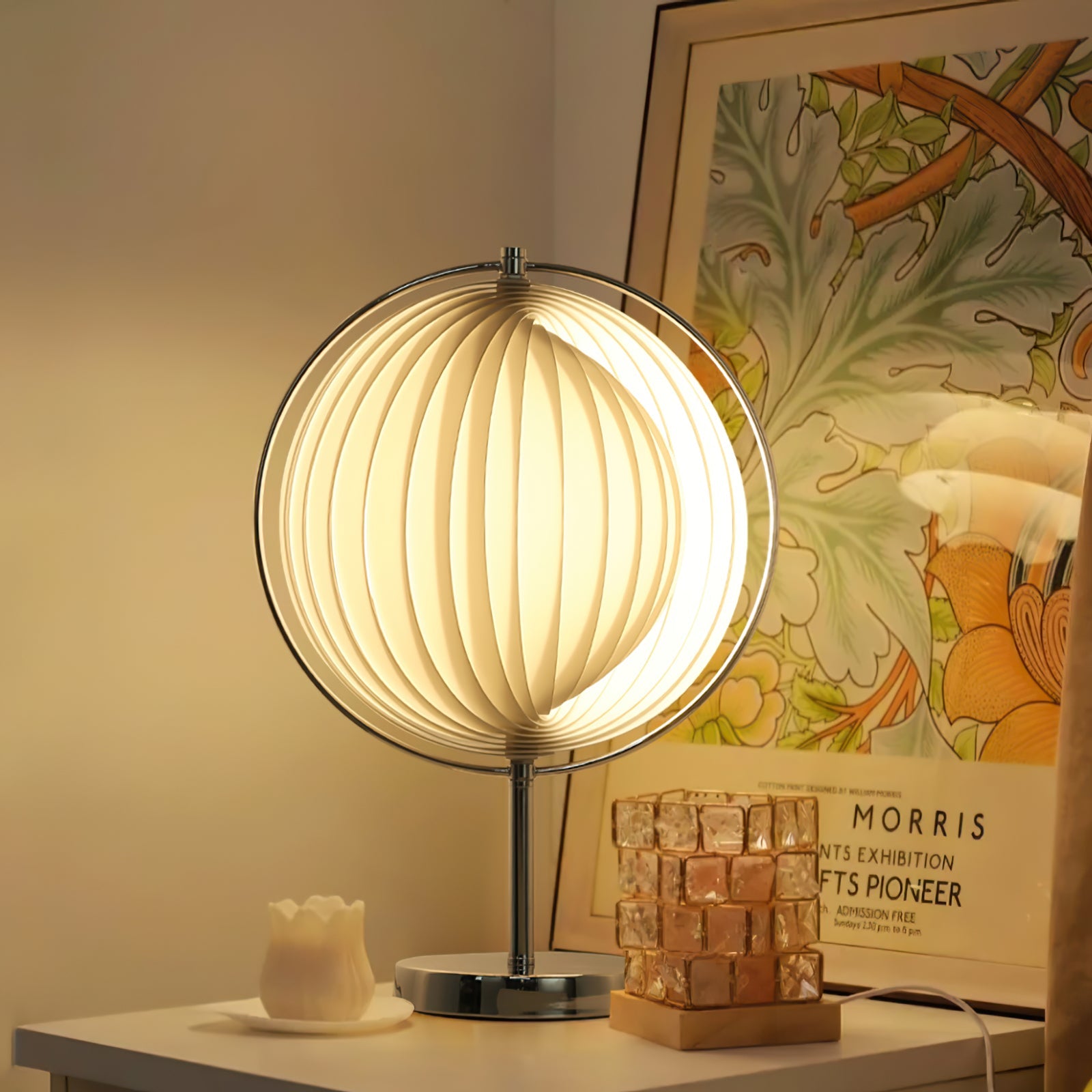 Lámpara de Mesa Moderna con Diseño Vintage y Base E26/E27 – Acabado en Cromo y Pantalla Blanca 4
