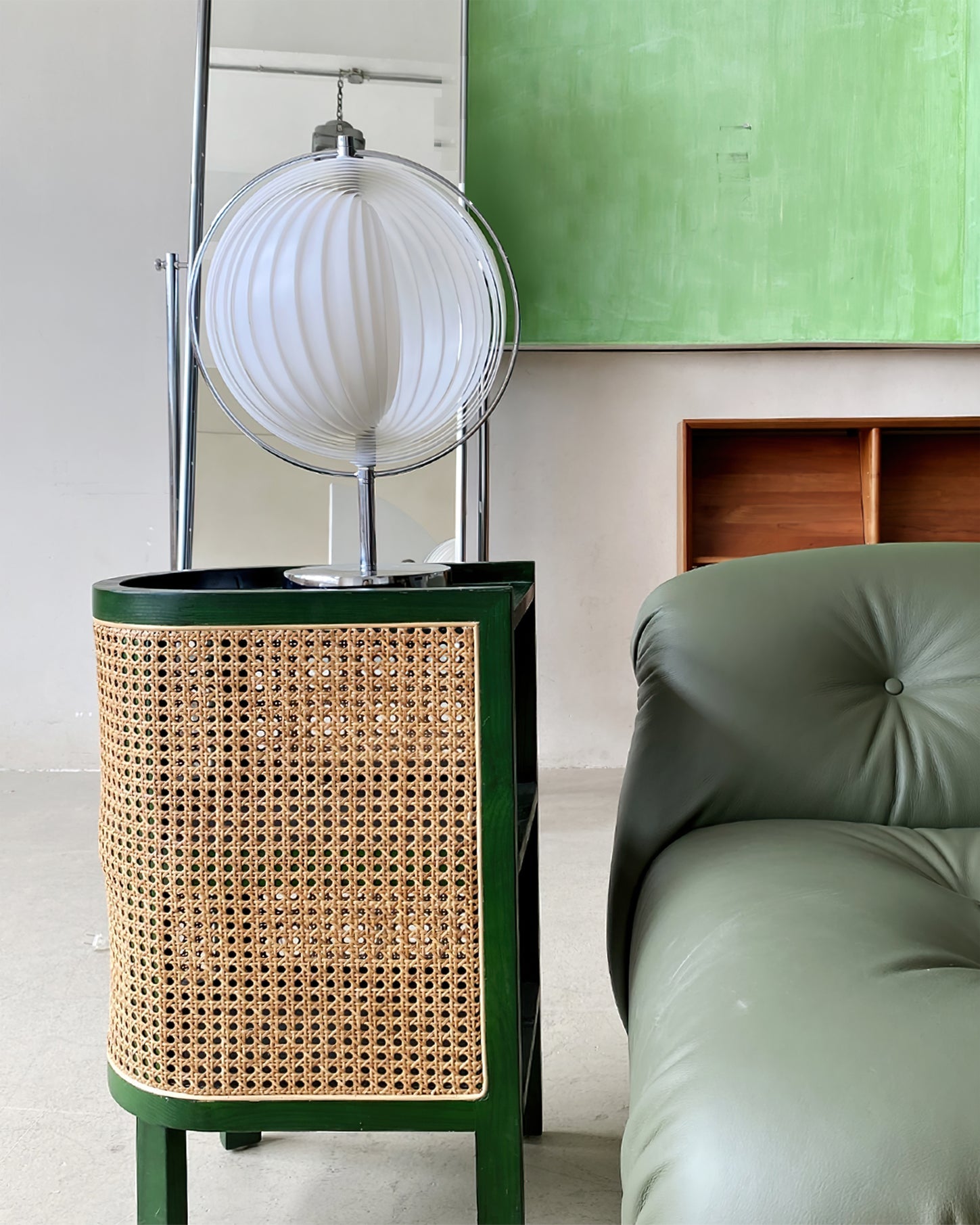 Lámpara de Mesa Moderna con Diseño Vintage y Base E26/E27 – Acabado en Cromo y Pantalla Blanca 5