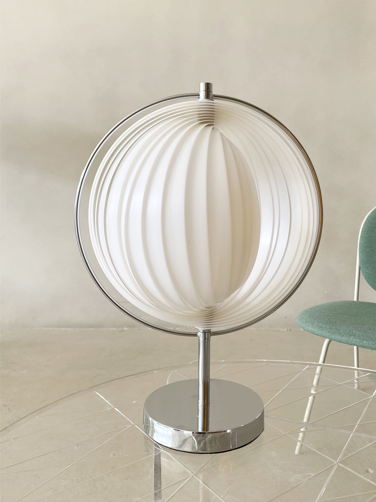 Lámpara de Mesa Moderna con Diseño Vintage y Base E26/E27 – Acabado en Cromo y Pantalla Blanca 6