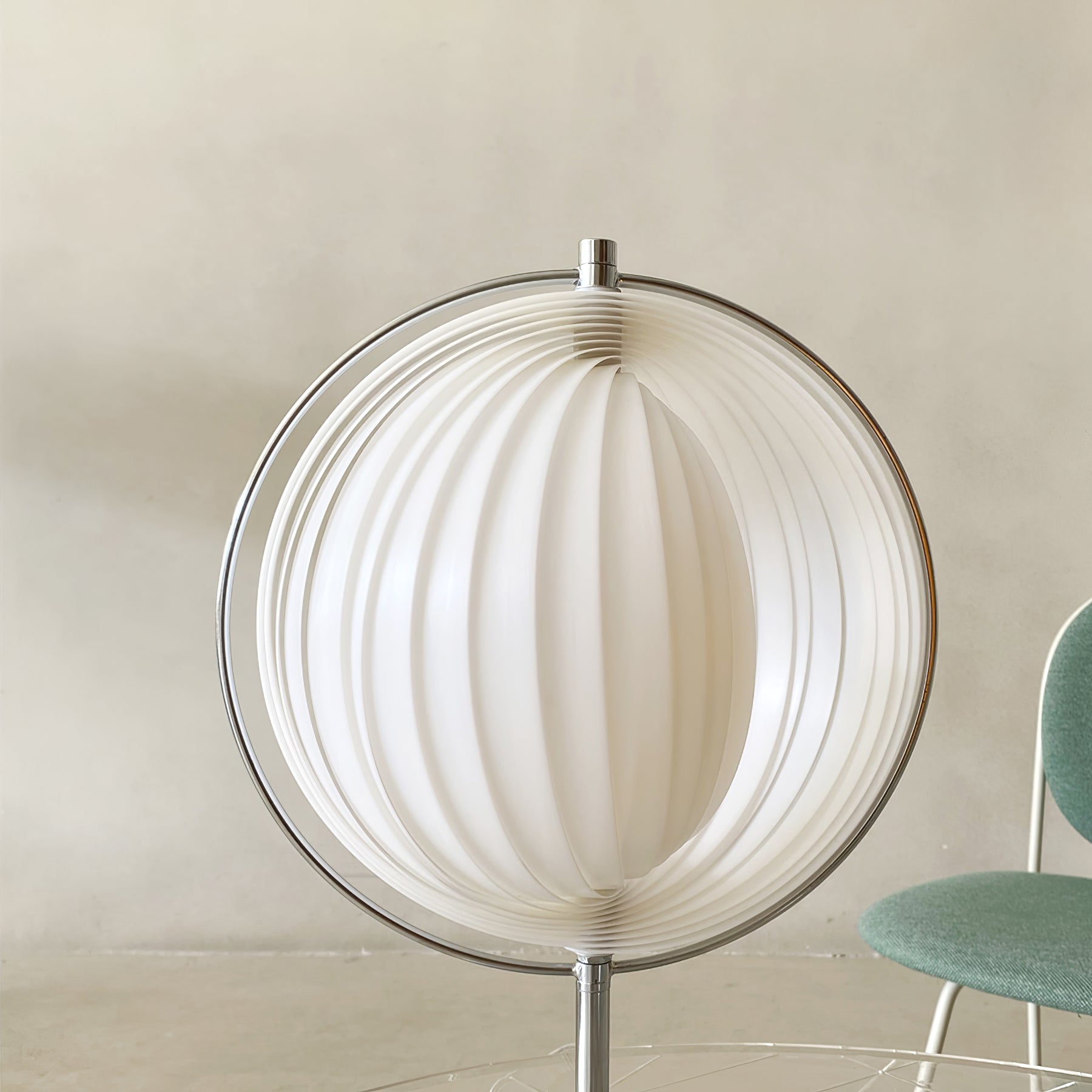 Lámpara de Mesa Moderna con Diseño Vintage y Base E26/E27 – Acabado en Cromo y Pantalla Blanca 8