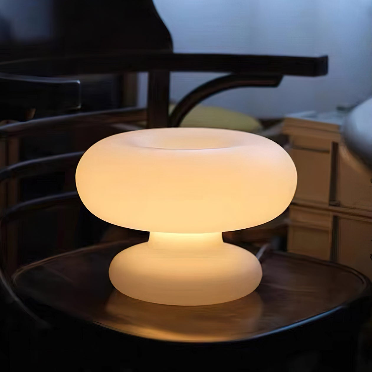 Lámpara de Mesa Moderna con Diseño en Forma de Donut - Vidrio Esmerilado y Estructura Redonda 2