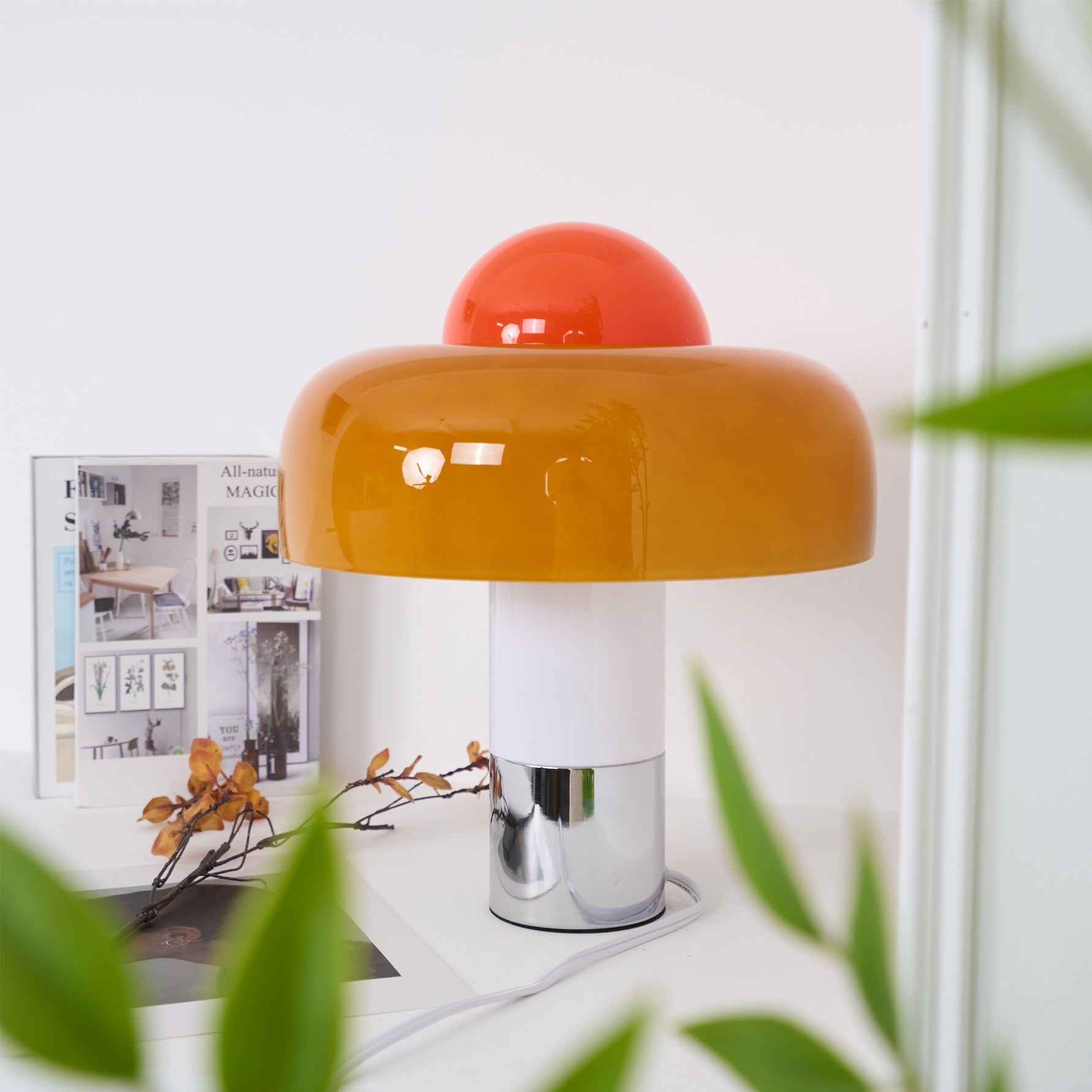 Lámpara de Mesa Moderna con Pantalla de Vidrio Naranja y Base de Metal 7