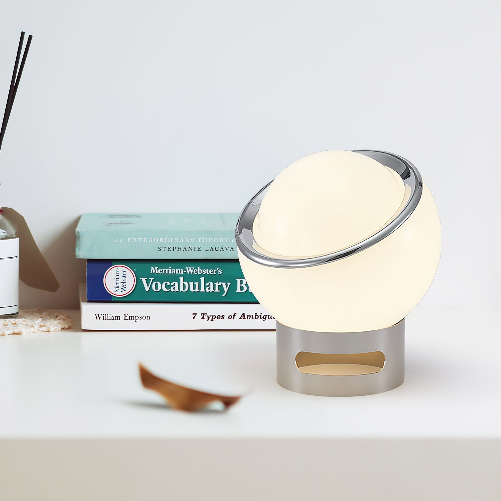 Lámpara de Mesa Moderna de Acero Inoxidable y Vidrio en Verde, Naranja y Blanco - Ideal para Decoración Interior 3