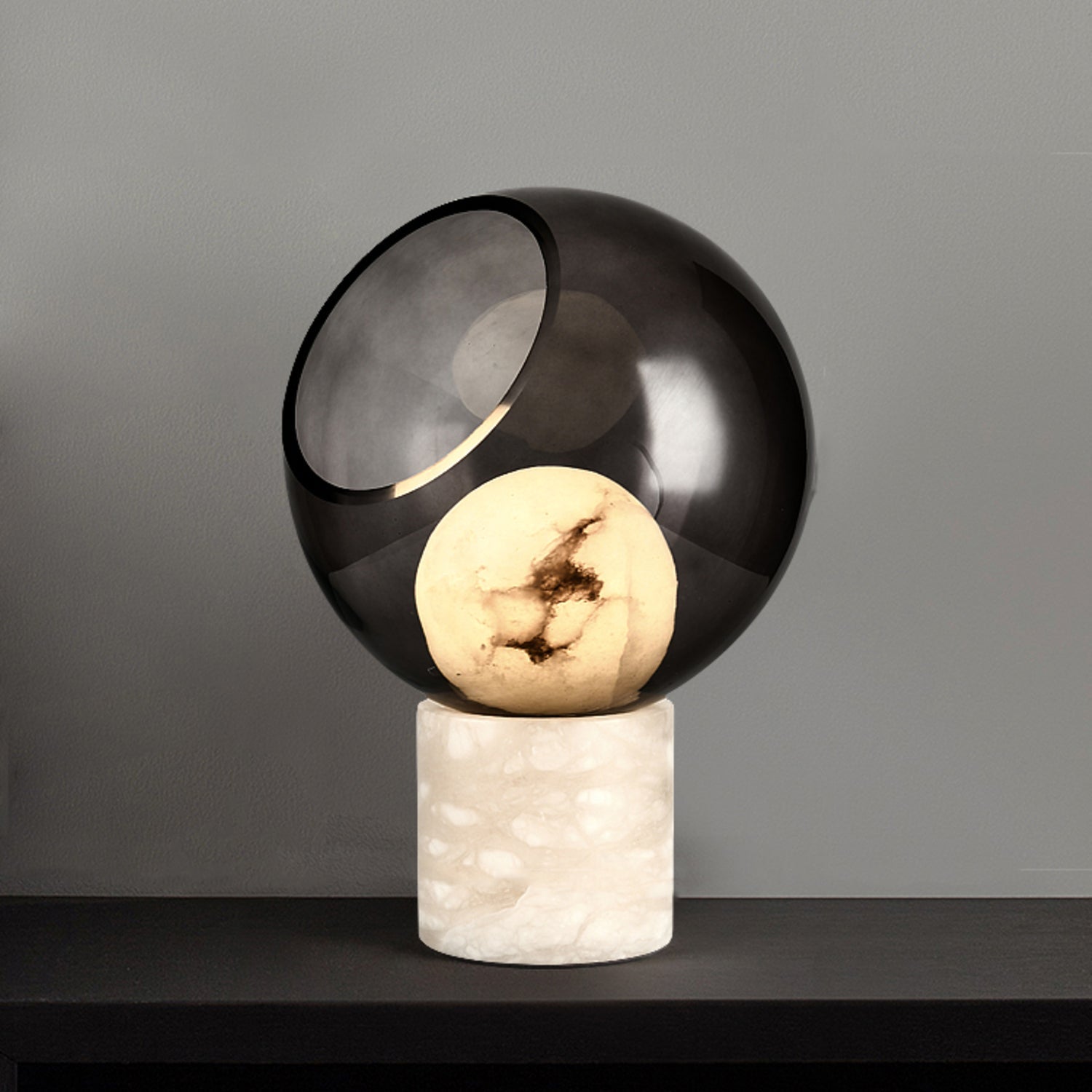 Lámpara de Mesa Moderna de Alabastro y Vidrio Ahumado, Diámetro 25cm - Ideal para Mesas y Rincones 3