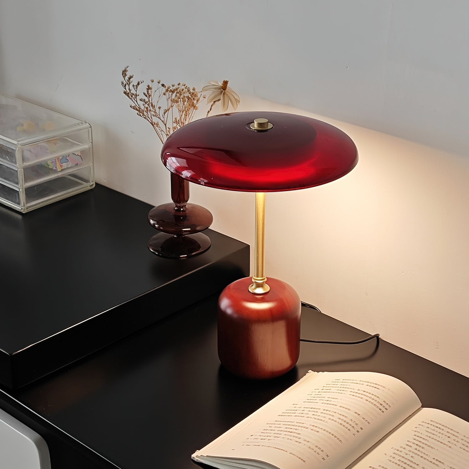 Lámpara de Mesa Moderna de Brass y Madera con Pantalla Roja y Gris - Iluminación Interior Elegante para Mesita de Noche 8
