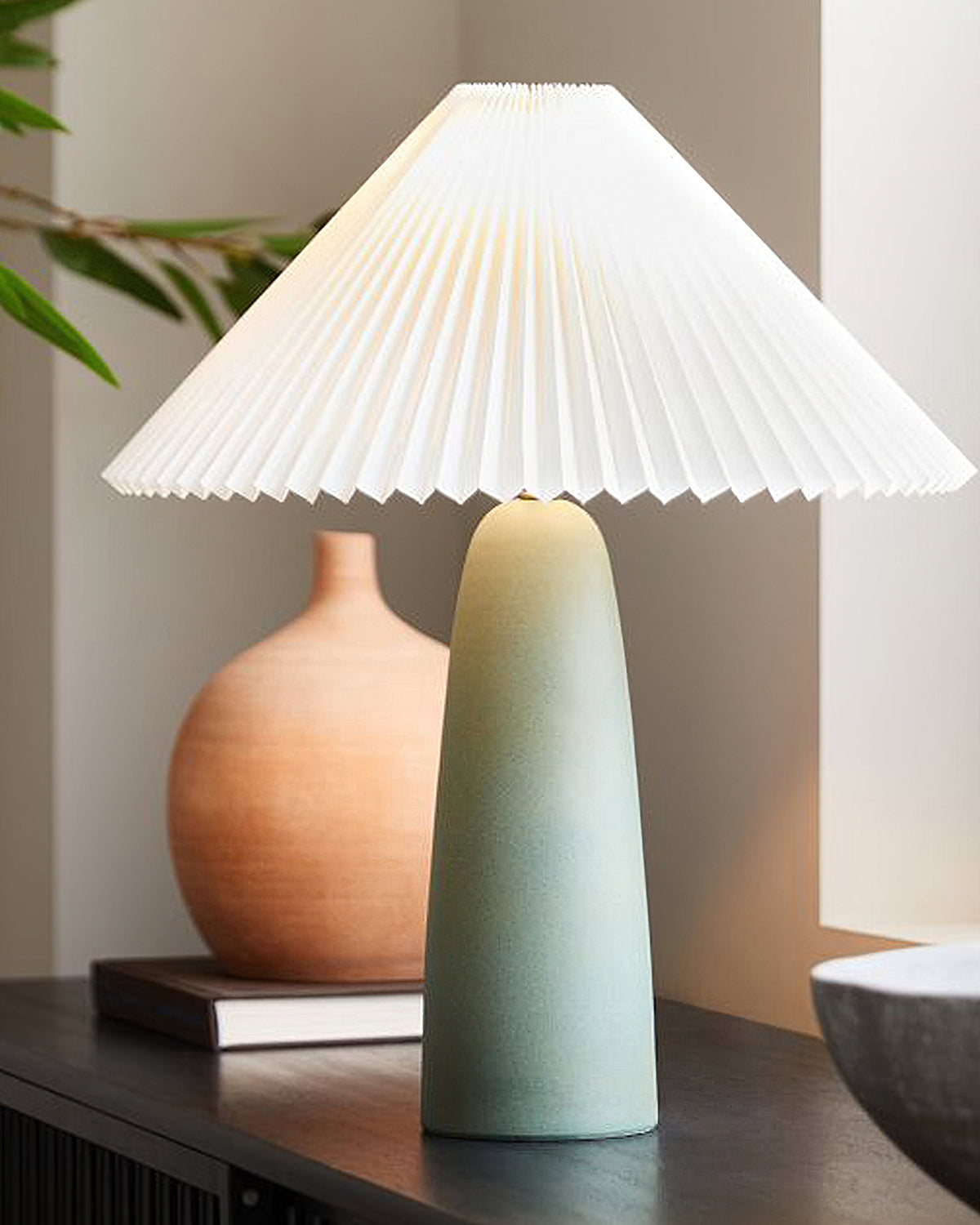 Lámpara de Mesa Moderna de Cerámica Beige y Verde con Pantalla Plisada para Escritorio y Mesita de Noche 8