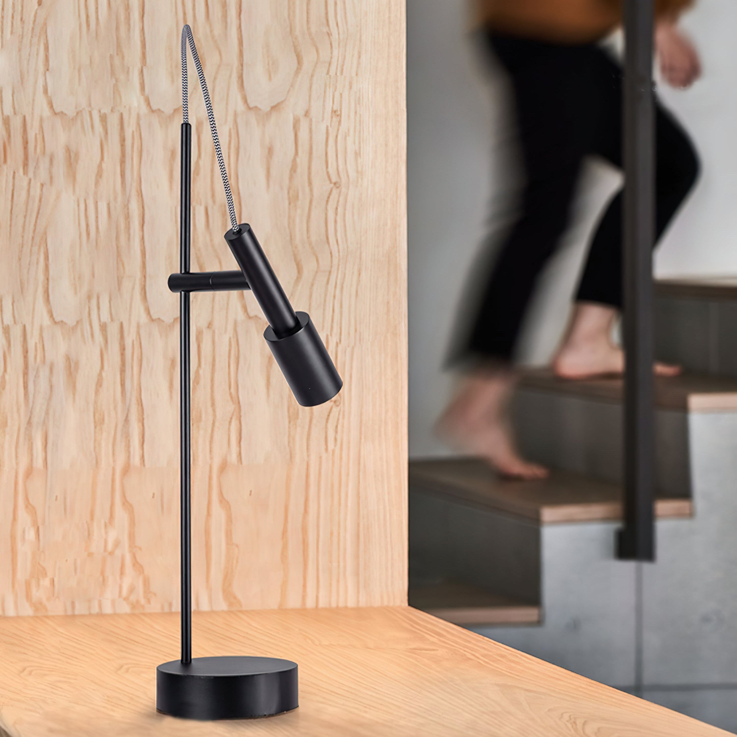 Lámpara de Mesa Moderna de Metal con Luz LED, Diseño Elegante y Acogedor para Mesitas de Noche y Escritorios 2