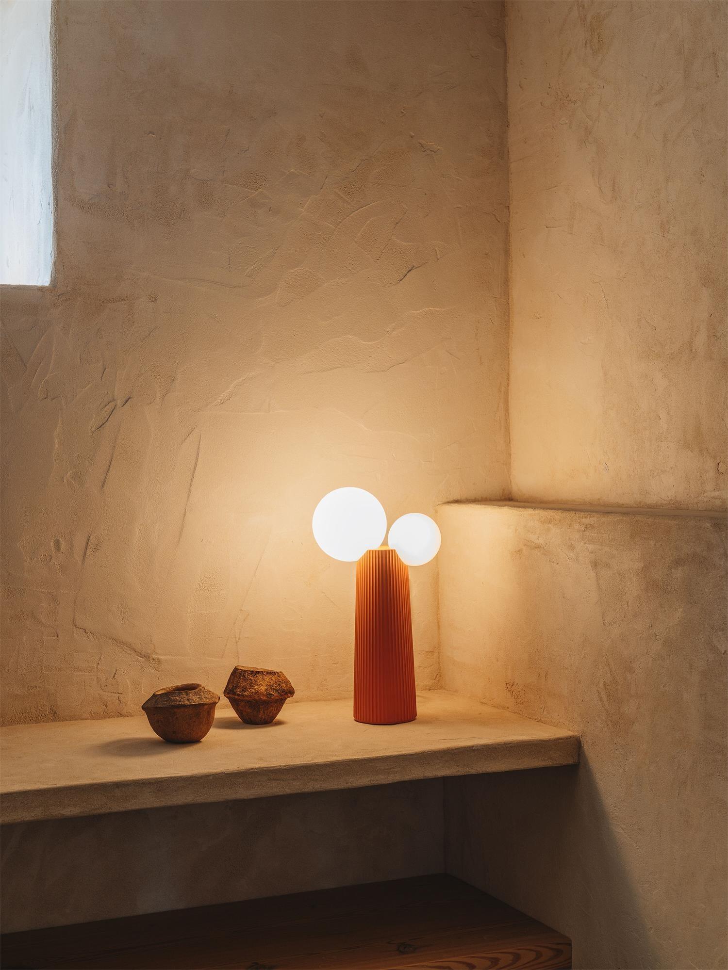 Lámpara de Mesa Moderna de Resina y Vidrio, Diseño Escultural para Interiores - 21 cm Diámetro, Varios Colores 5