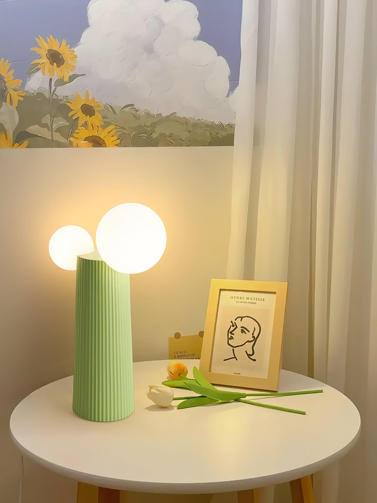 Lámpara de Mesa Moderna de Resina y Vidrio, Diseño Escultural para Interiores - 21 cm Diámetro, Varios Colores 8