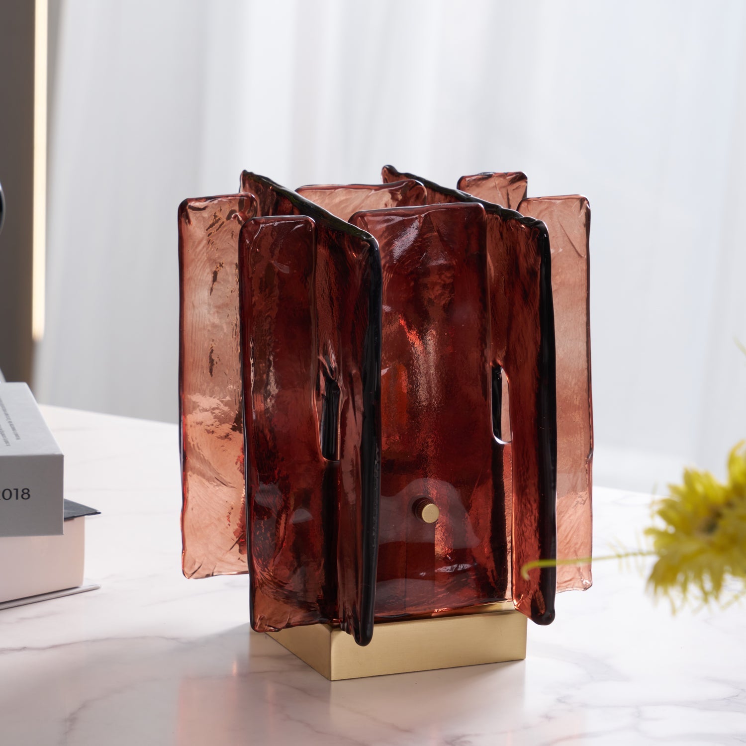 Lámpara de Mesa Moderna de Vidrio Ámbar y Metal Bronceado - Diseño Elegante para Interiores 6