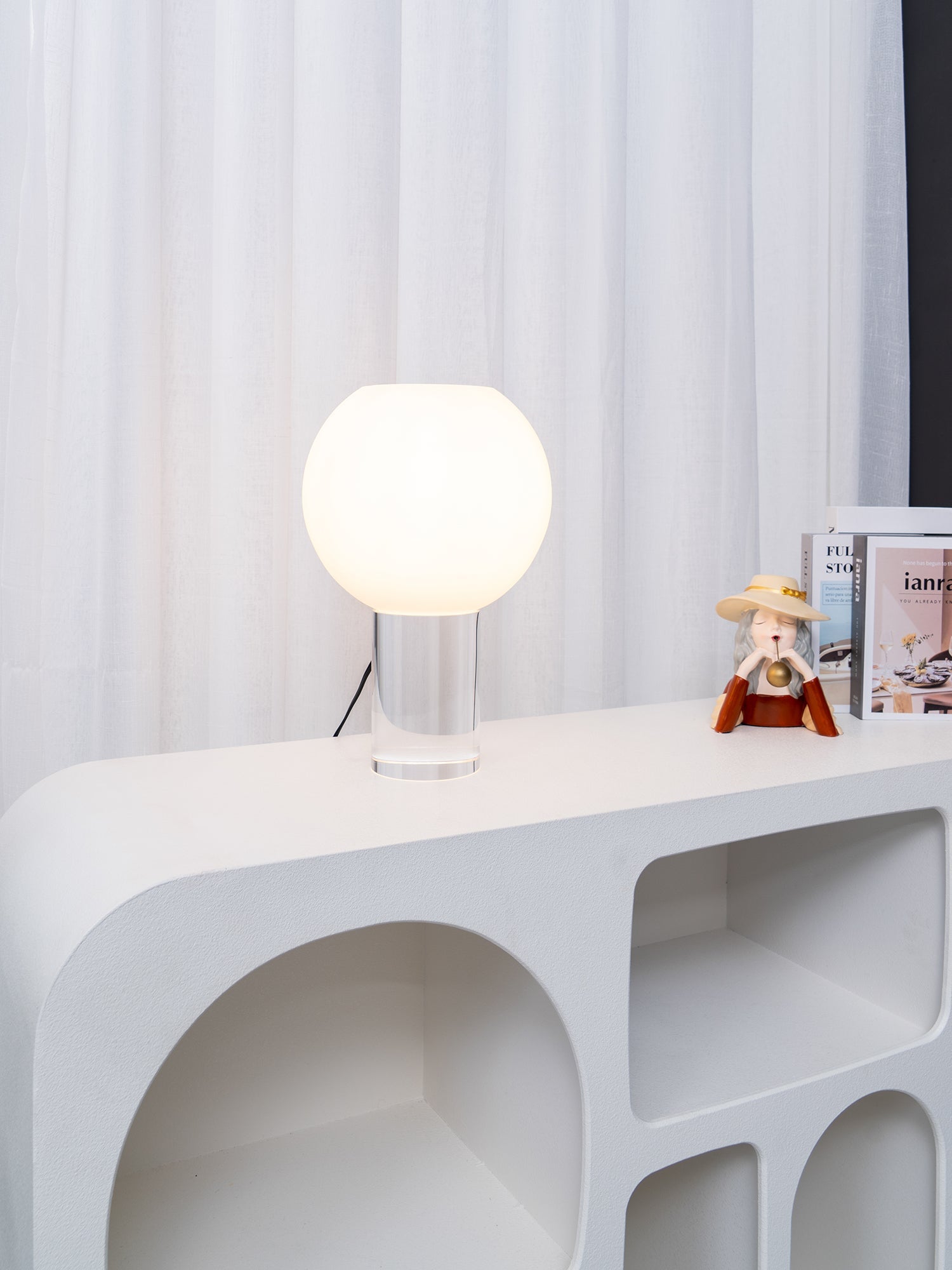 Lámpara de Mesa Moderna de Vidrio Esférico con Base Cilíndrica – Estilo Contemporáneo 6