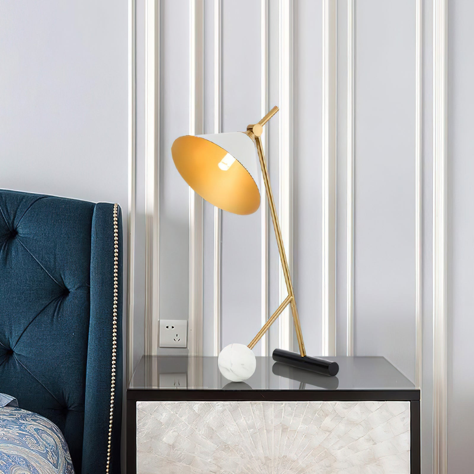 Lámpara de Mesa Moderna en Hierro y Mármol, Diseño Minimalista, Ideal para Escritorio y Mesita de Noche - Dorado, Negro y Blanco 2