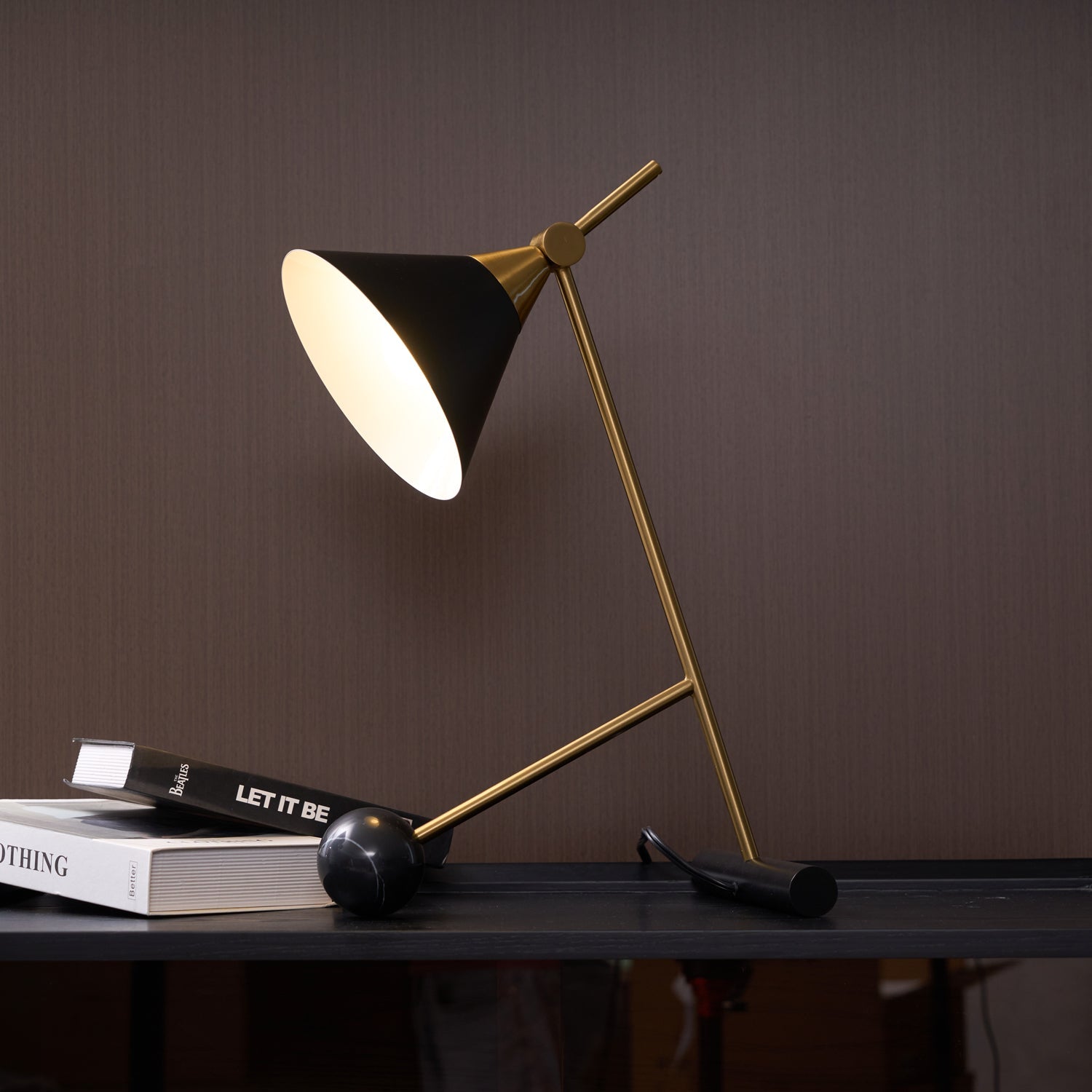 Lámpara de Mesa Moderna en Hierro y Mármol, Diseño Minimalista, Ideal para Escritorio y Mesita de Noche - Dorado, Negro y Blanco 3