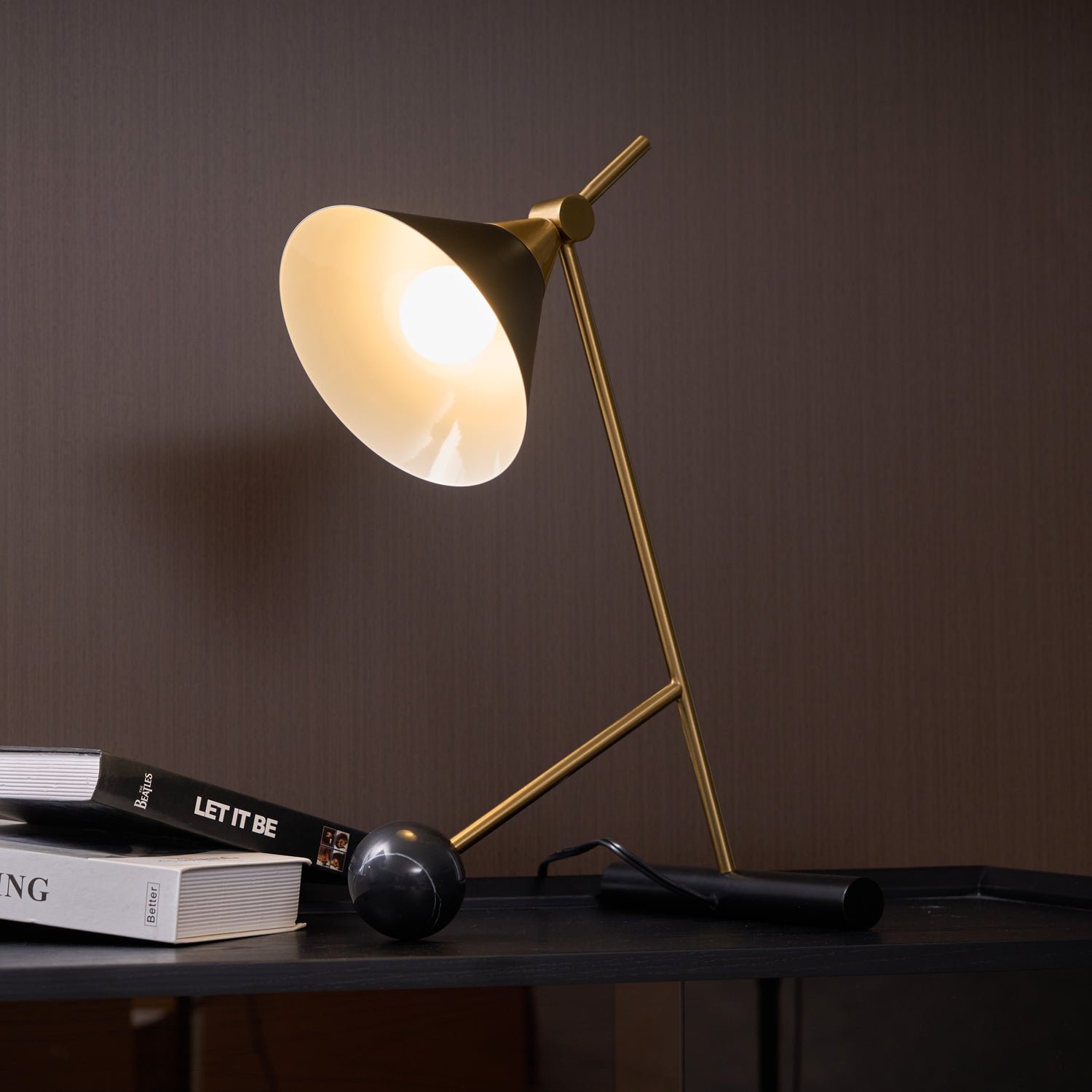 Lámpara de Mesa Moderna en Hierro y Mármol, Diseño Minimalista, Ideal para Escritorio y Mesita de Noche - Dorado, Negro y Blanco 5