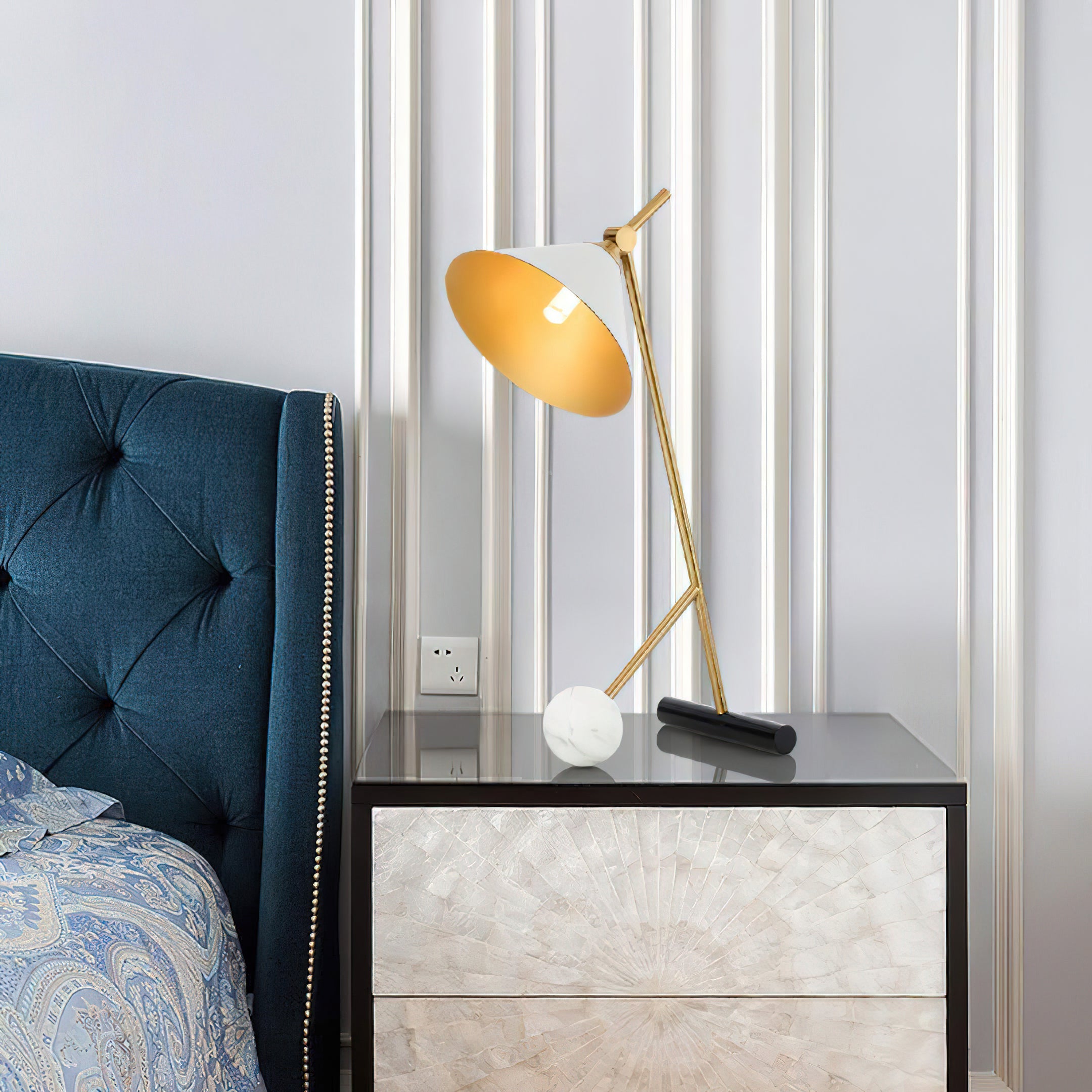 Lámpara de Mesa Moderna en Hierro y Mármol, Diseño Minimalista, Ideal para Escritorio y Mesita de Noche - Dorado, Negro y Blanco 7