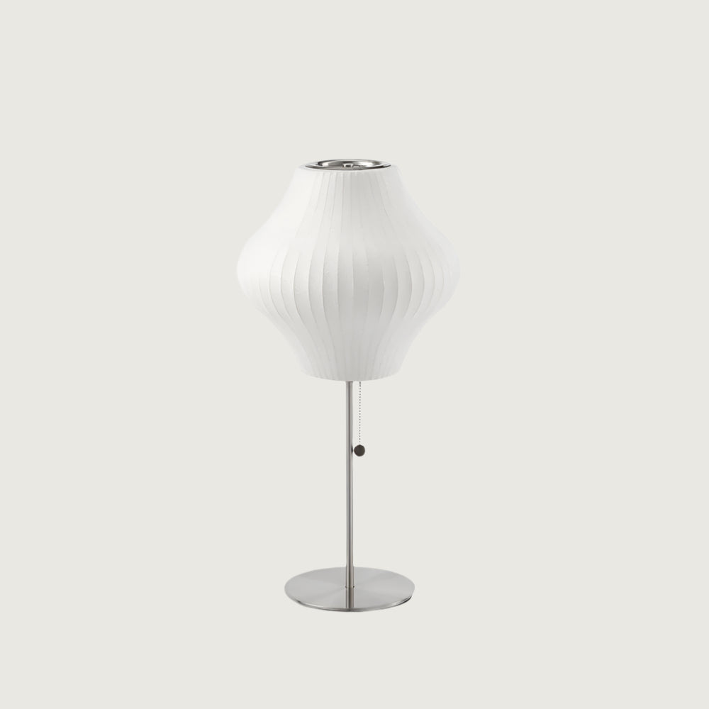 Lámpara de Mesa Nelson con Pantalla Elegante y Base de Acero – Diseño Clásico 1