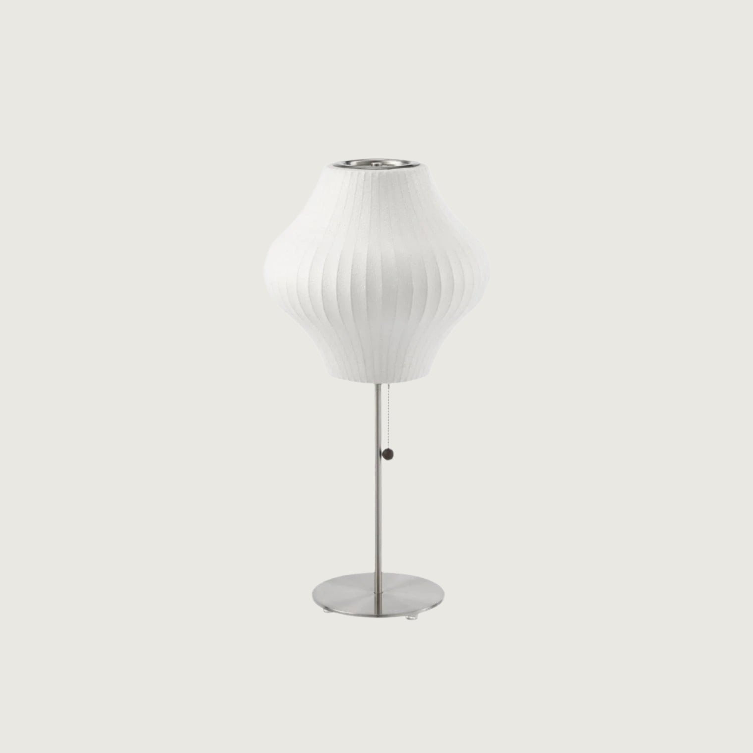 Lámpara de Mesa Nelson con Pantalla Elegante y Base de Acero – Diseño Clásico 10