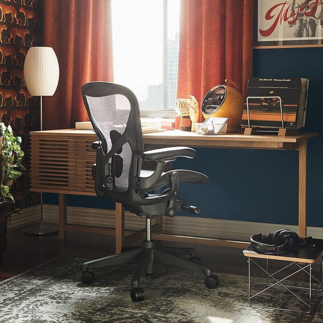 Lámpara de Mesa Nelson con Pantalla Elegante y Base de Acero – Diseño Clásico 3