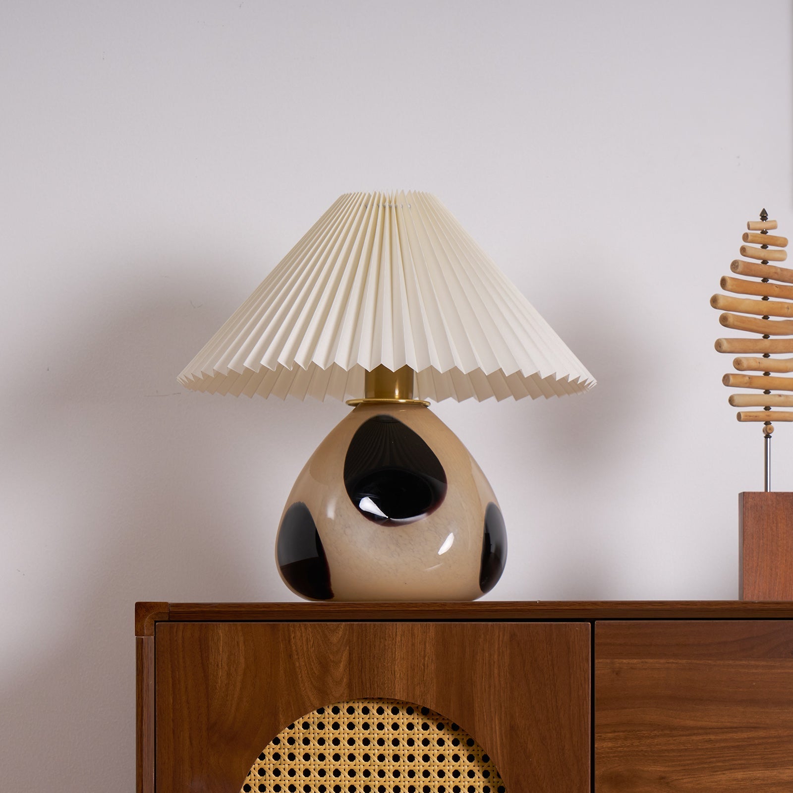 Lámpara de Mesa Pleated Cavolo de Vidrio en Negro y Blanco, Diseño Elegante para Iluminación Acogedora y Funcional 0