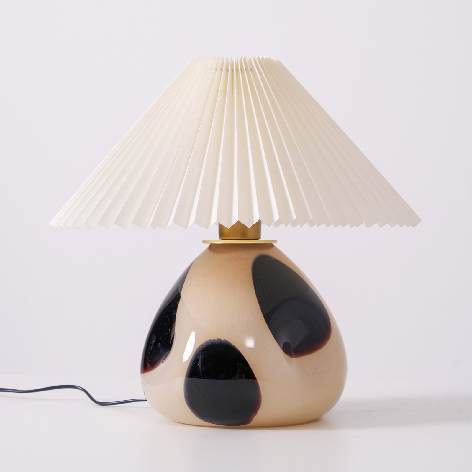Lámpara de Mesa Pleated Cavolo de Vidrio en Negro y Blanco, Diseño Elegante para Iluminación Acogedora y Funcional 2