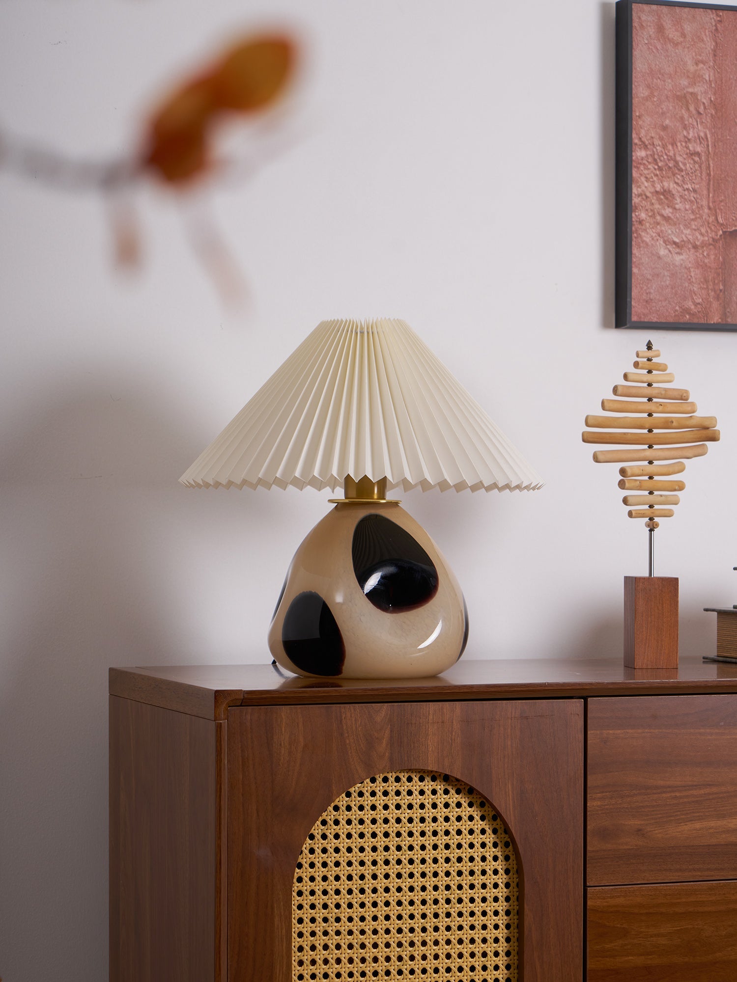 Lámpara de Mesa Pleated Cavolo de Vidrio en Negro y Blanco, Diseño Elegante para Iluminación Acogedora y Funcional 7