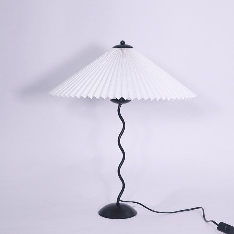 Lámpara de Mesa Plegada de Estilo Nórdico con Pantalla Blanca y Base Curva de Latón 0