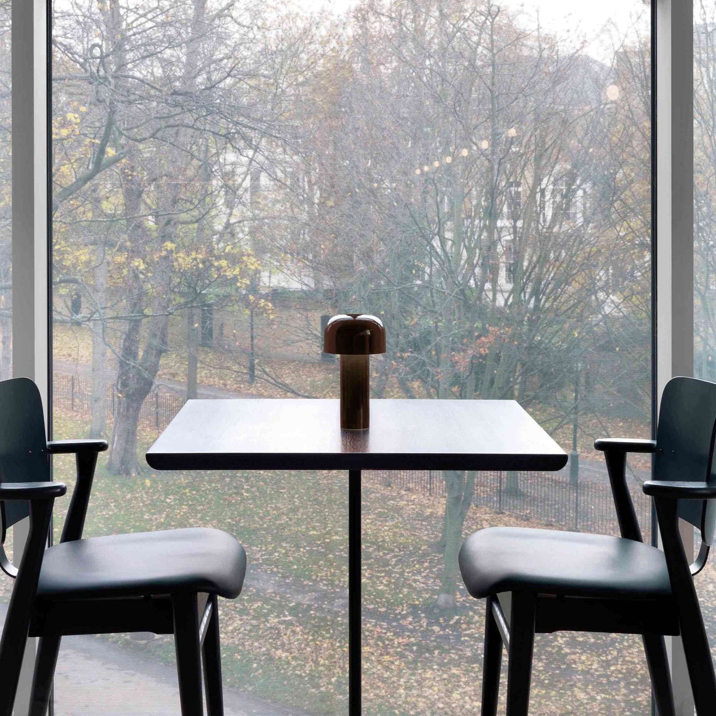 Lámpara de Mesa Portátil LED Recargable – Diseño Moderno y Dimmable 8