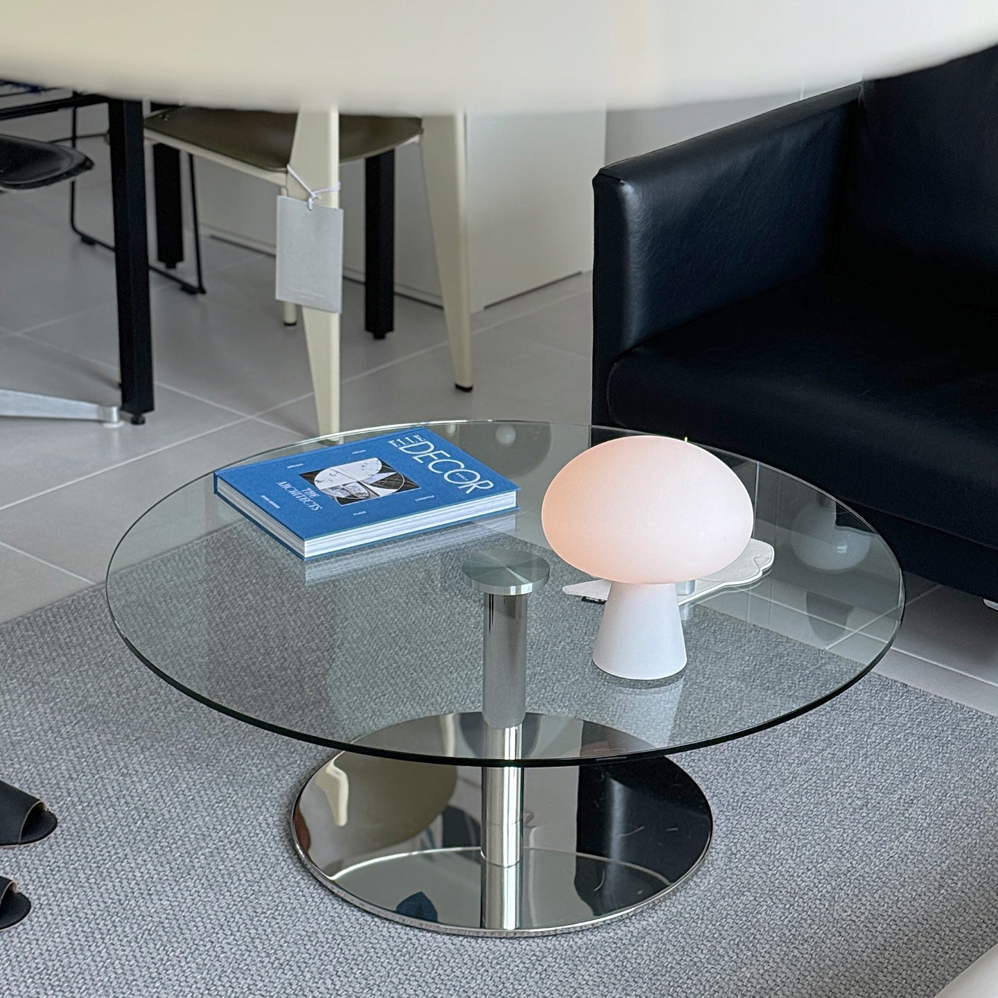Lámpara de Mesa Portátil Obello con Luz LED de Tres Colores y Puerto USB - Ideal para Mesita de Noche y Escritorio 2