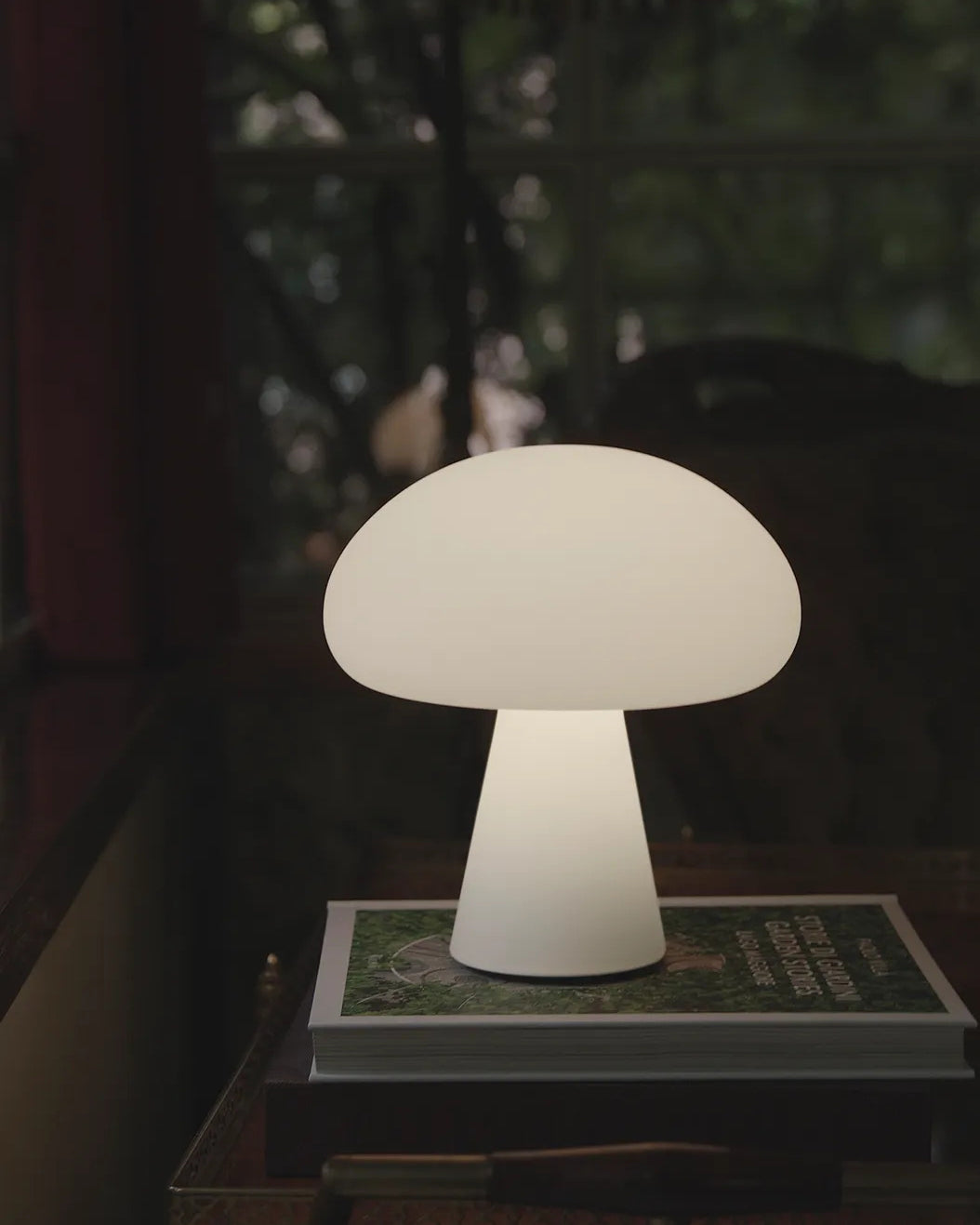 Lámpara de Mesa Portátil Obello con Luz LED de Tres Colores y Puerto USB - Ideal para Mesita de Noche y Escritorio 6