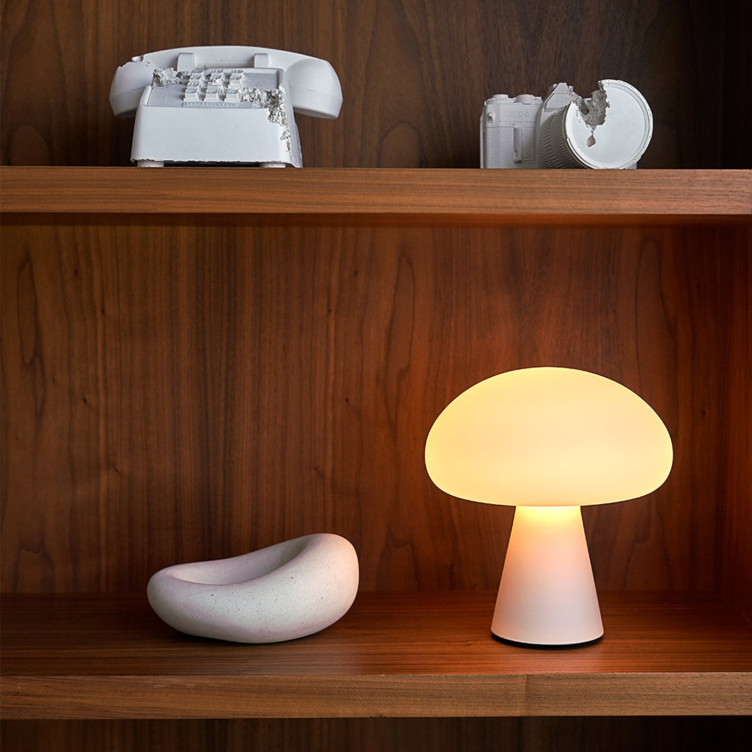 Lámpara de Mesa Portátil Obello con Luz LED de Tres Colores y Puerto USB - Ideal para Mesita de Noche y Escritorio 8