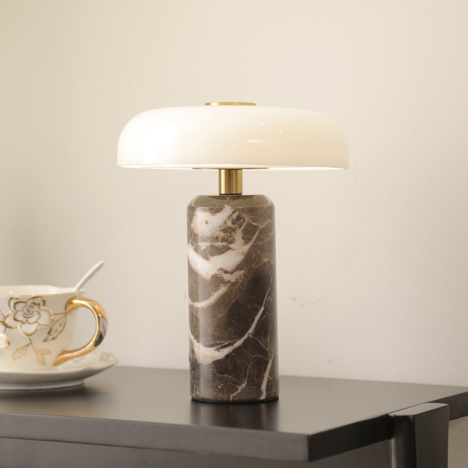 Lámpara de Mesa Portátil de Mármol con Luz LED Ajustable y Diseño Moderno 2