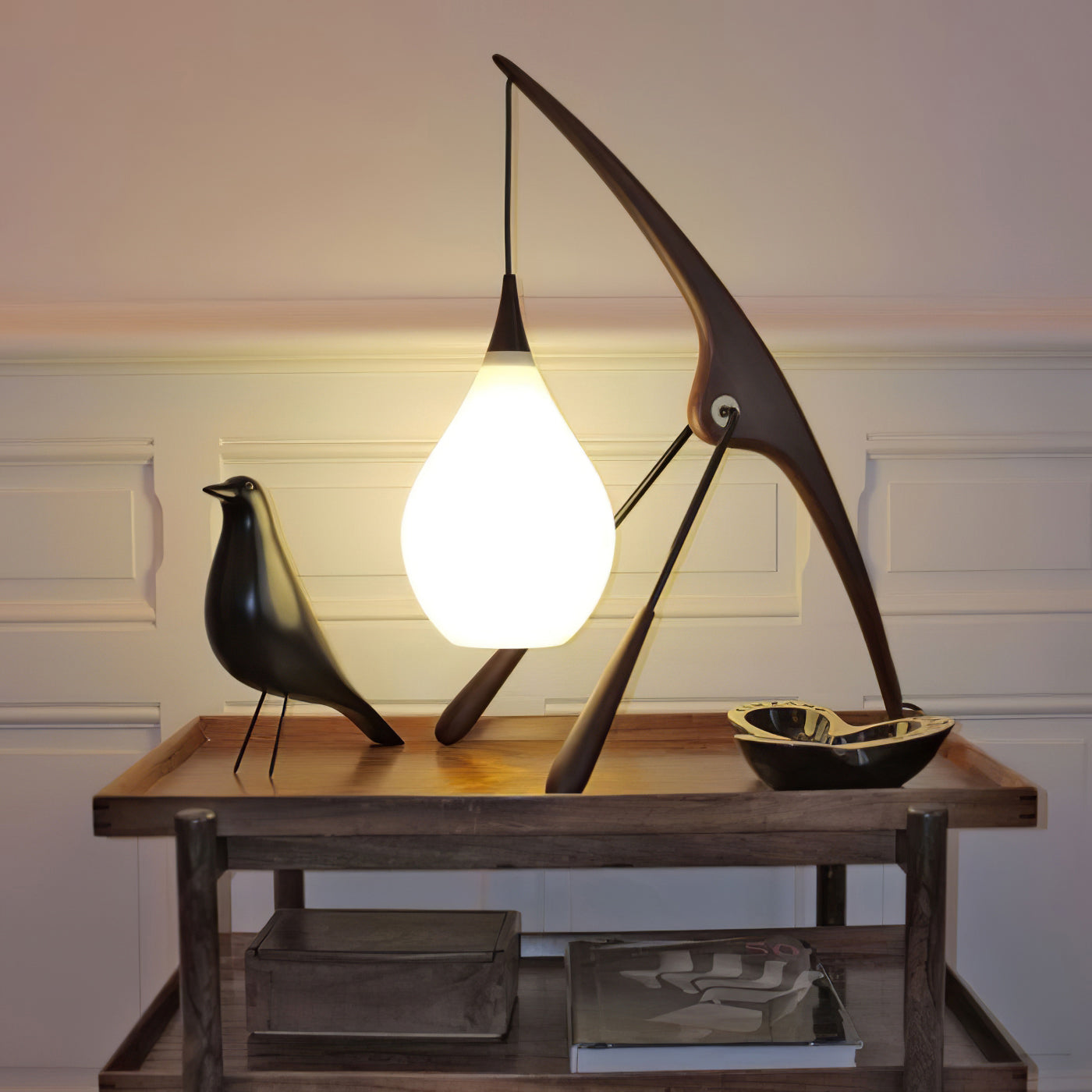 Lámpara de Mesa Retro-Futurista de Madera y Vidrio – Diseño Sostenible en Dos Colores 2