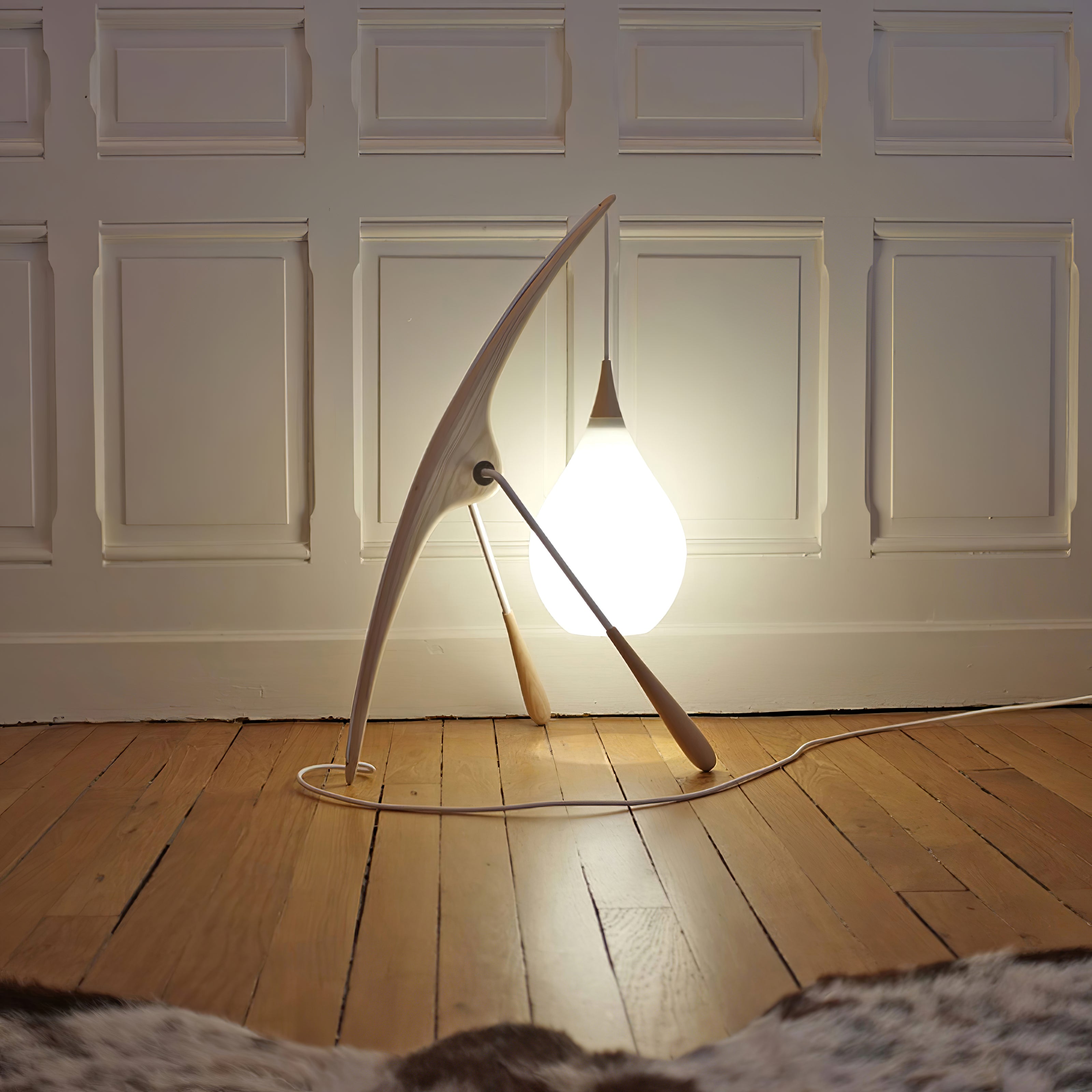 Lámpara de Mesa Retro-Futurista de Madera y Vidrio – Diseño Sostenible en Dos Colores 3