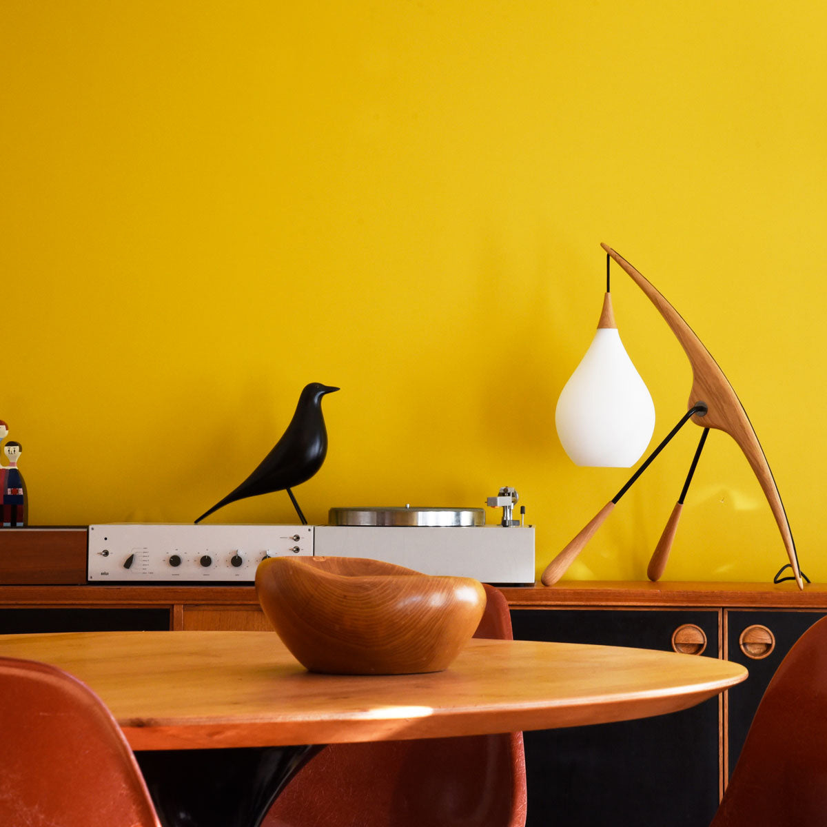 Lámpara de Mesa Retro-Futurista de Madera y Vidrio – Diseño Sostenible en Dos Colores 6