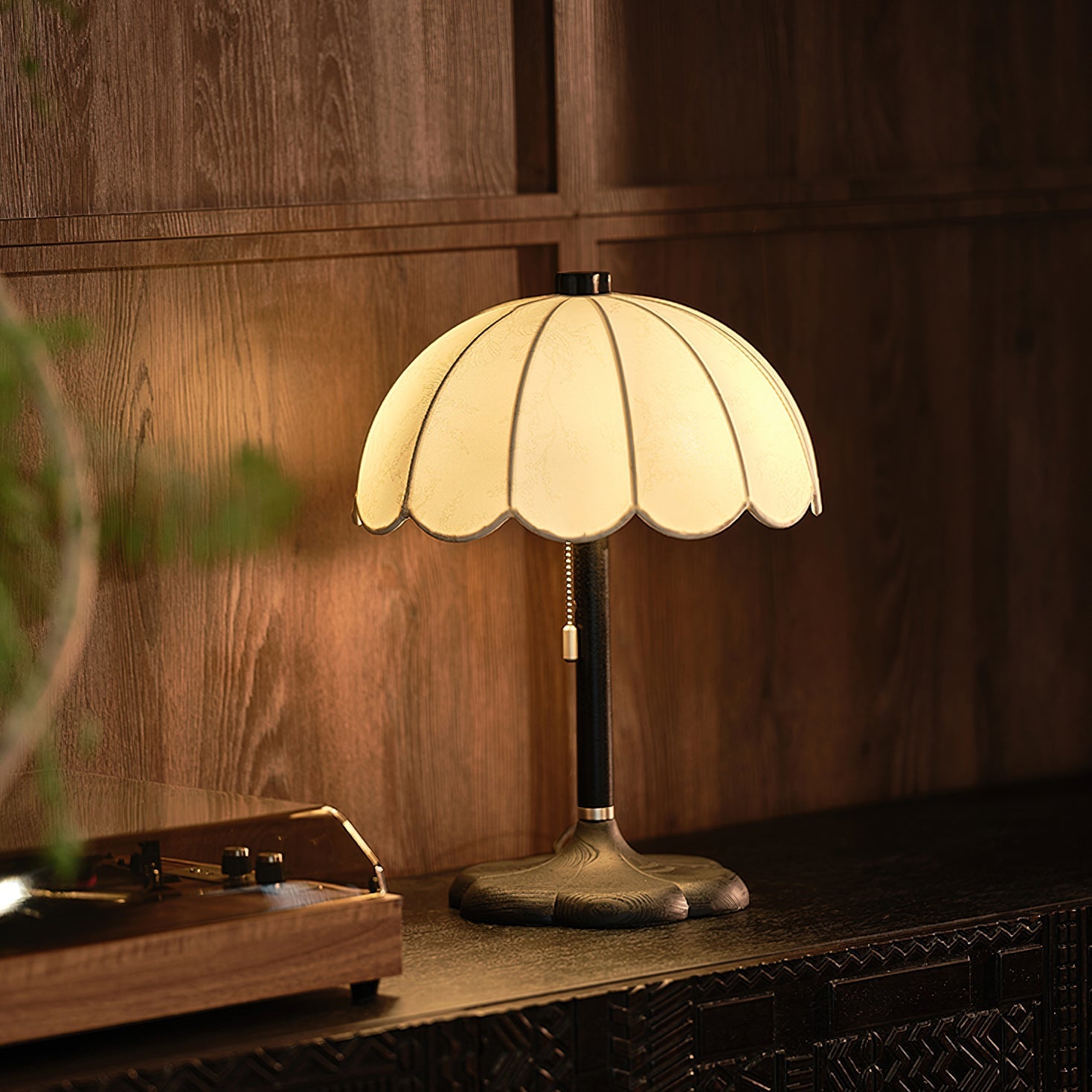 Lámpara de Mesa Retro con Pantalla de Tela y Base de Madera – 32cm de Diámetro 4