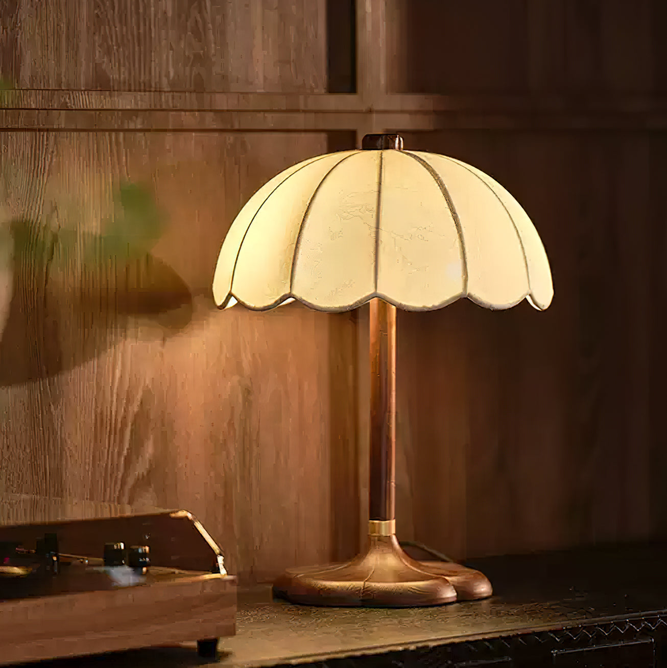 Lámpara de Mesa Retro con Pantalla de Tela y Base de Madera – 32cm de Diámetro 5