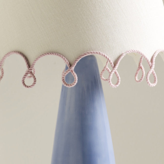 Lámpara de Mesa Ribbon de Cerámica y Tela con Diseño Elegante y Acabado Pastel 5