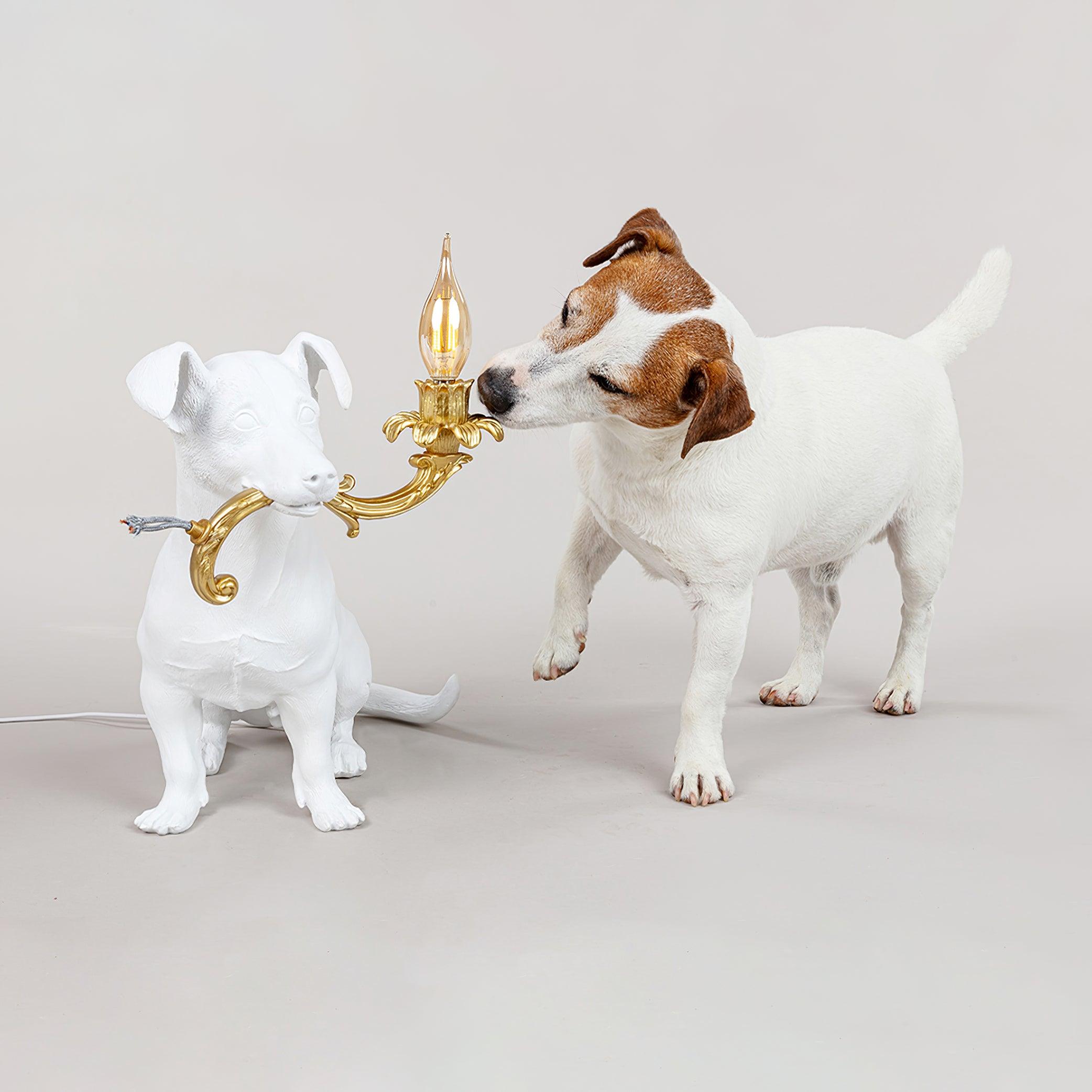 Lámpara de Mesa Rio con Diseño de Perro en Resina y Metal, Color Blanco y Dorado, Ideal para Mesitas de Noche 4