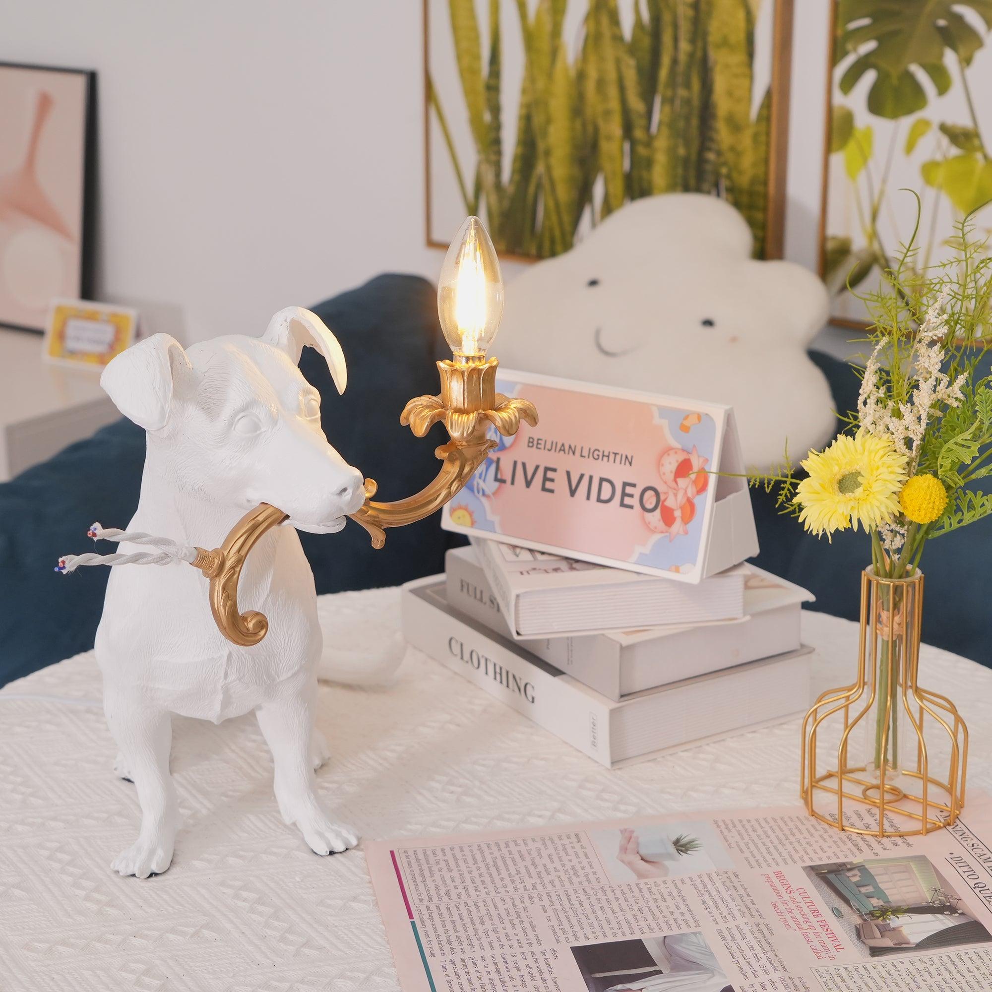 Lámpara de Mesa Rio con Diseño de Perro en Resina y Metal, Color Blanco y Dorado, Ideal para Mesitas de Noche 6