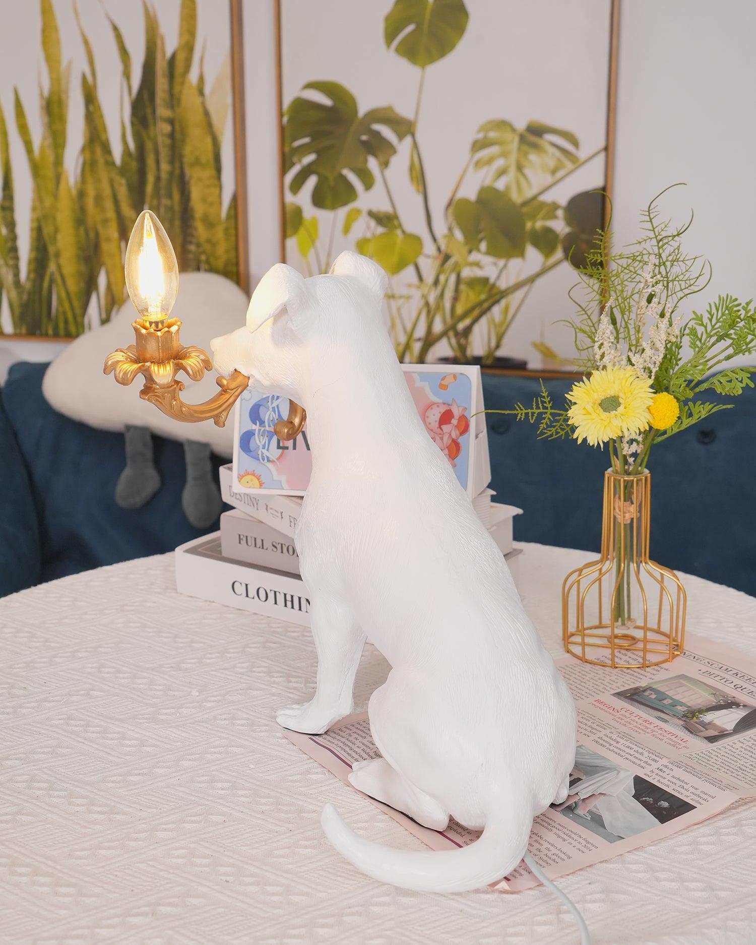 Lámpara de Mesa Rio con Diseño de Perro en Resina y Metal, Color Blanco y Dorado, Ideal para Mesitas de Noche 7