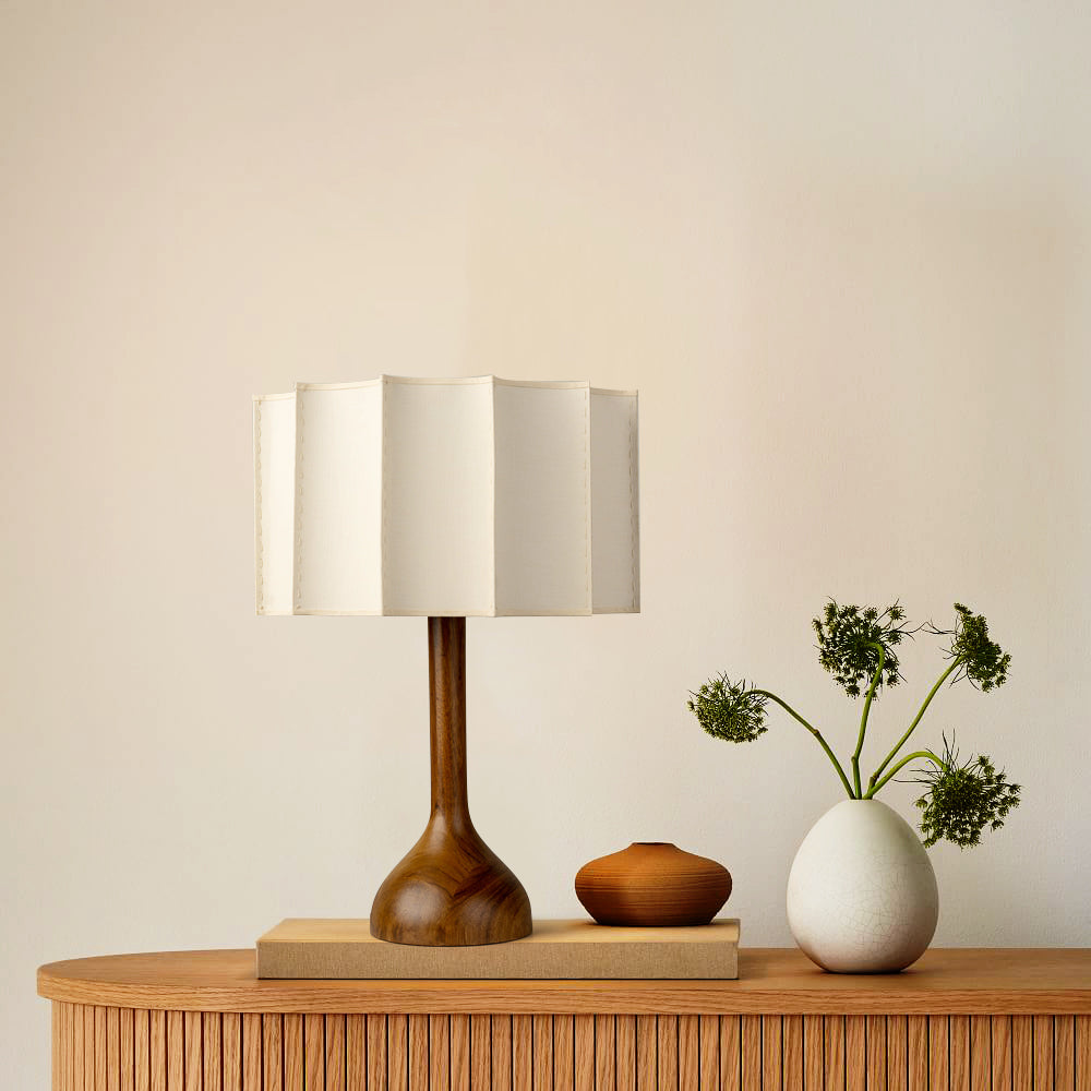 Lámpara de Mesa Sierra con Base de Madera y Pantalla de Tela – Diseño Clásico y Acogedor 4